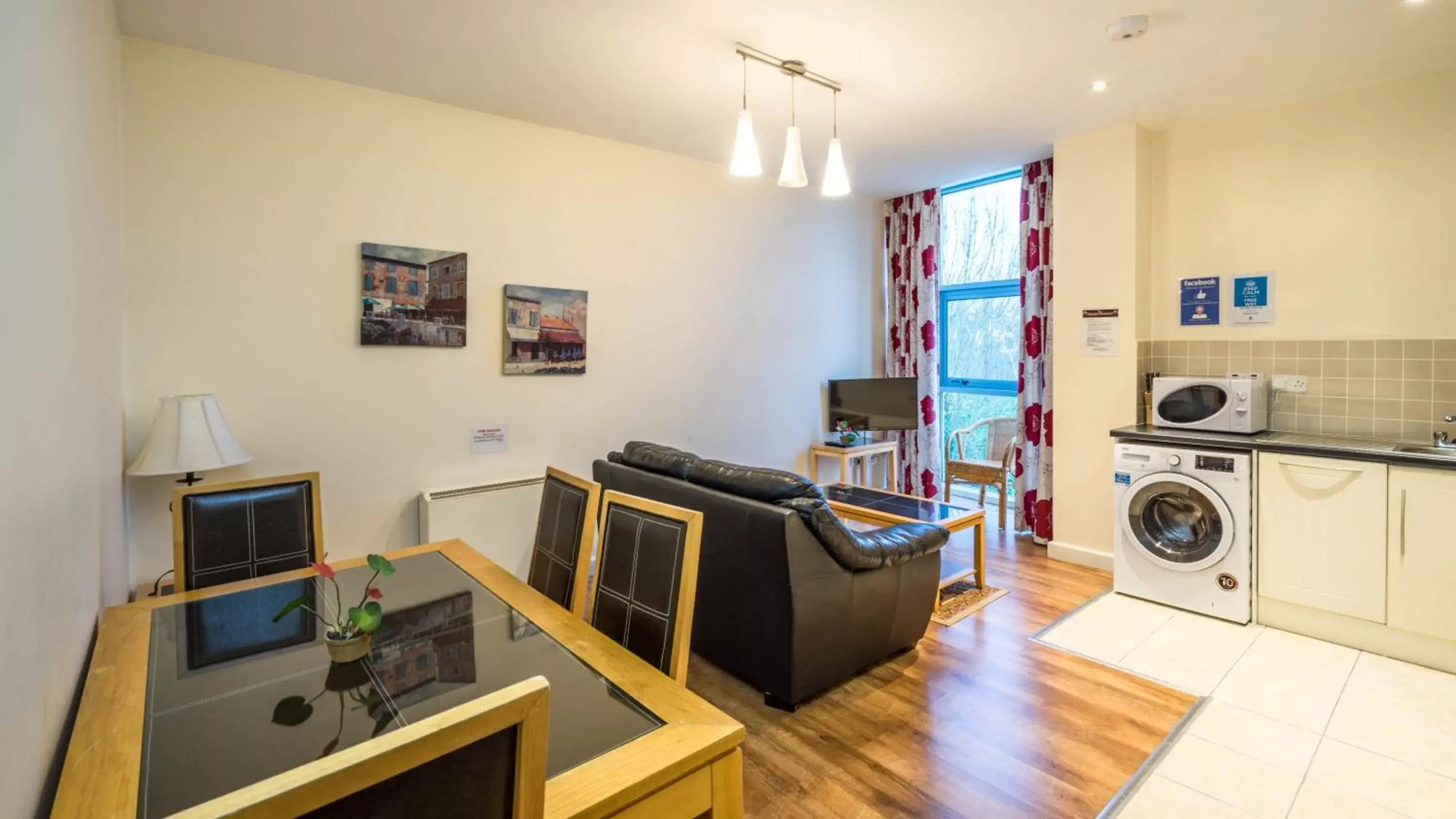 Dining area, Seating Area in The Courtyard Apartments