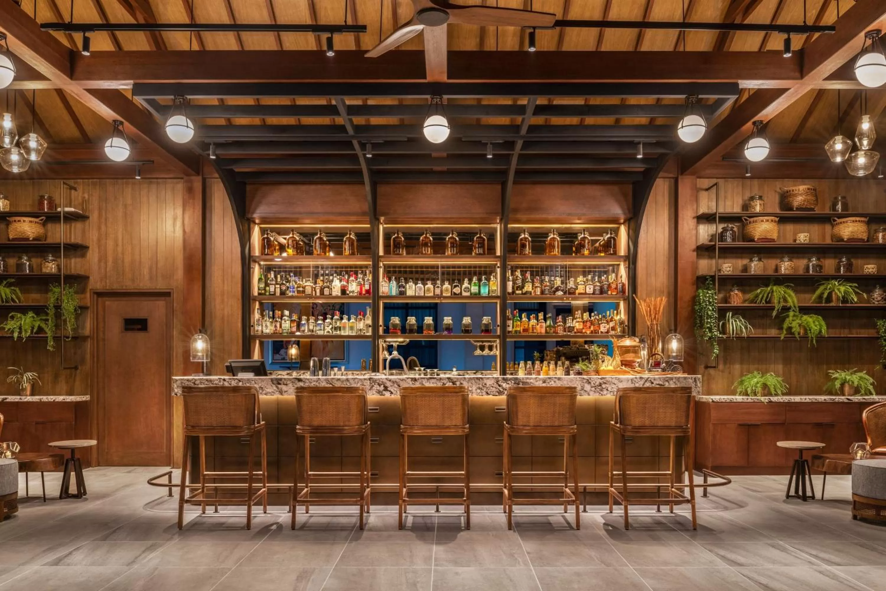 Lounge or bar in The Laguna, A Luxury Collection Resort & Spa, Nusa Dua, Bali