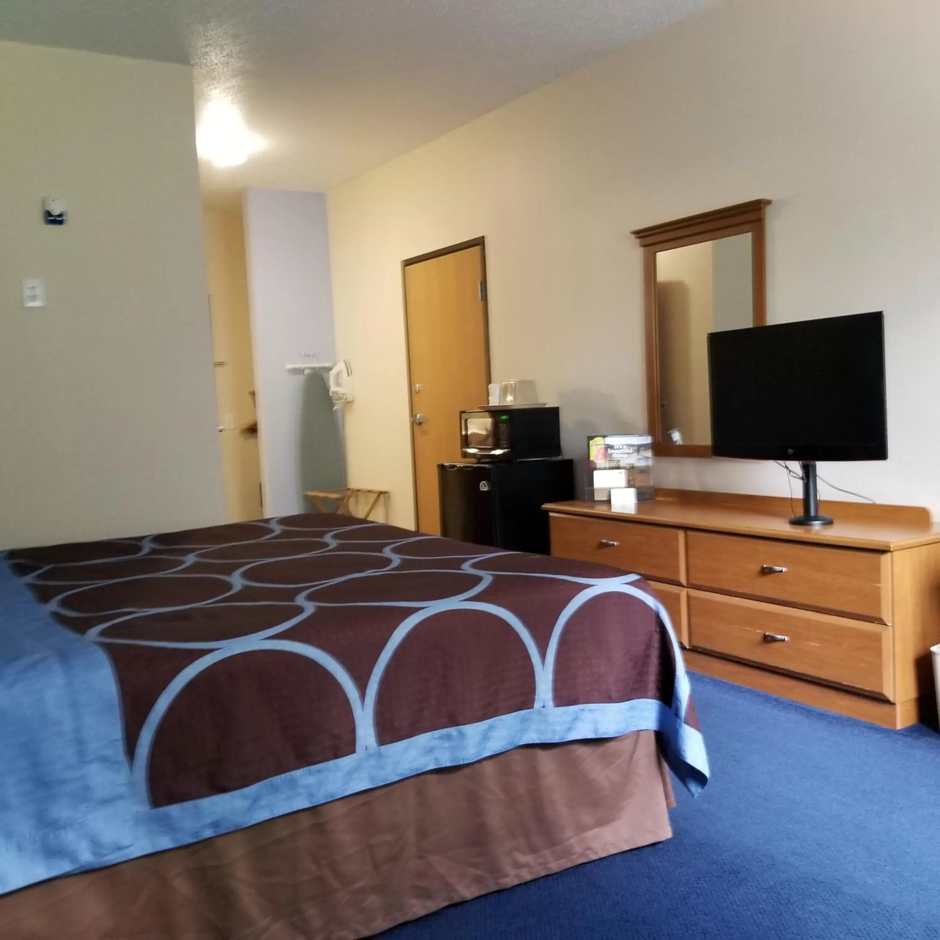 Bed in Super 8 by Wyndham Cobleskill NY