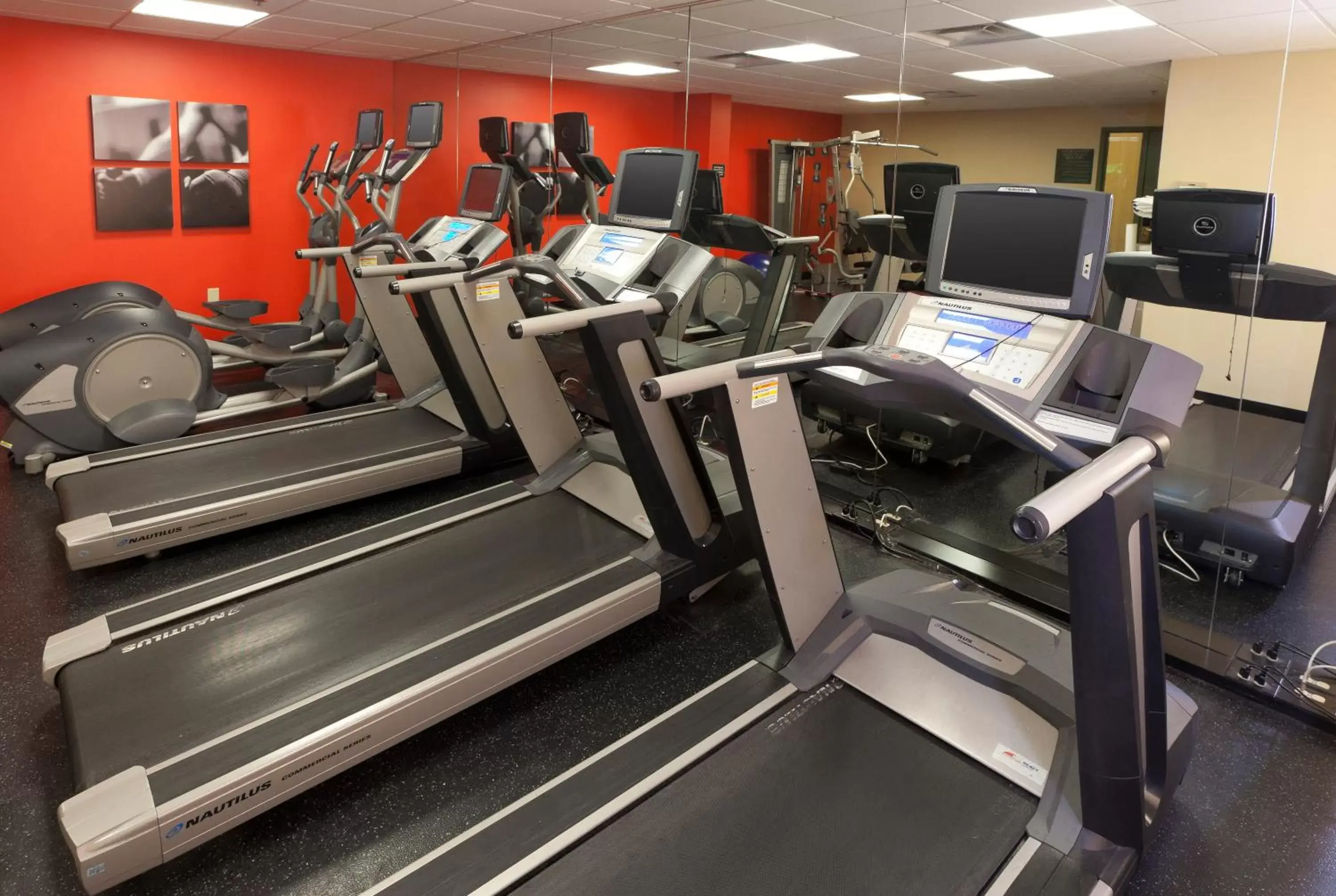 Fitness centre/facilities, Fitness Center/Facilities in Country Inn & Suites by Radisson, Bloomington at Mall of America, MN