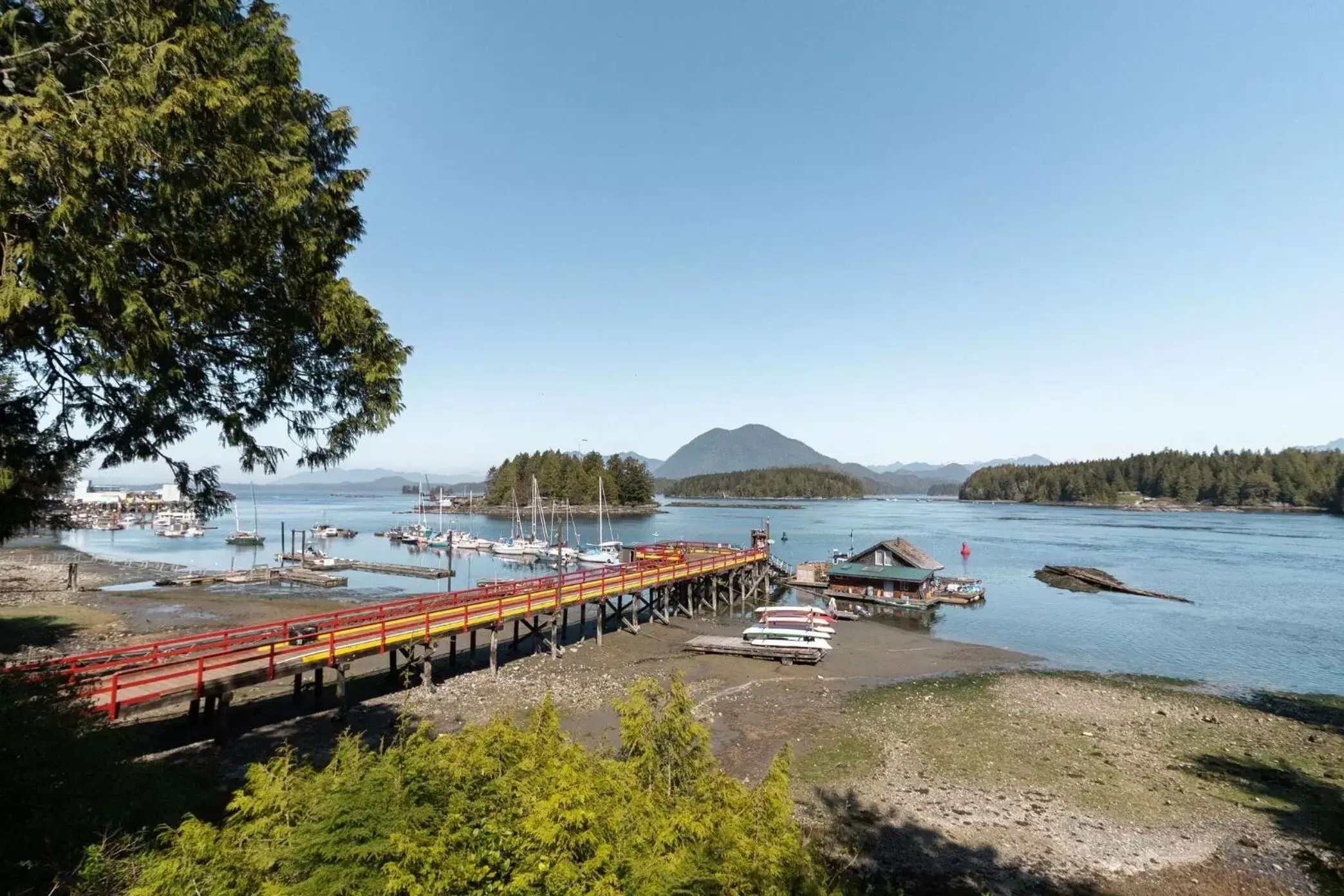 Patio, Beach in The Shoreline Tofino