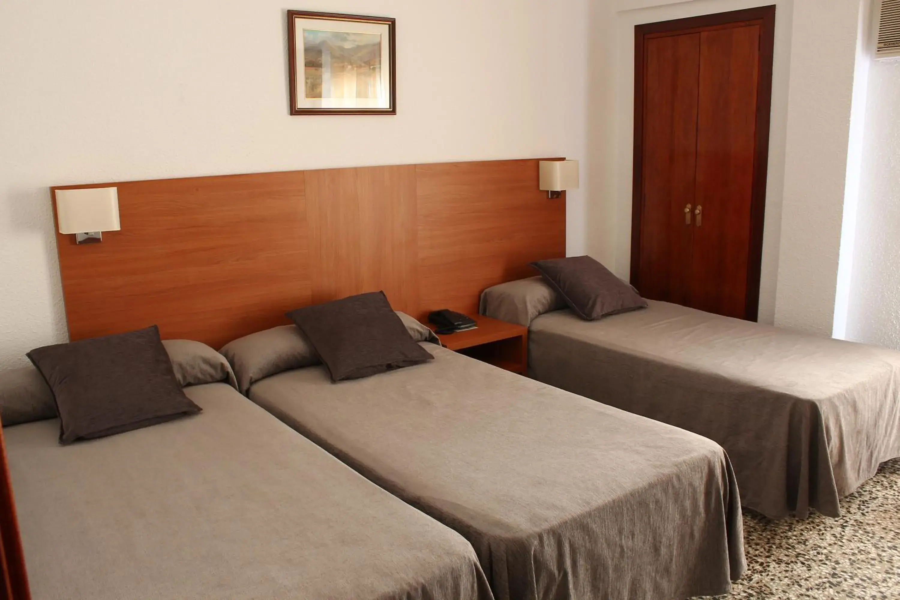 Double or Twin Room with Extra Bed (2 Adults + 1 Child) in Hotel Jard