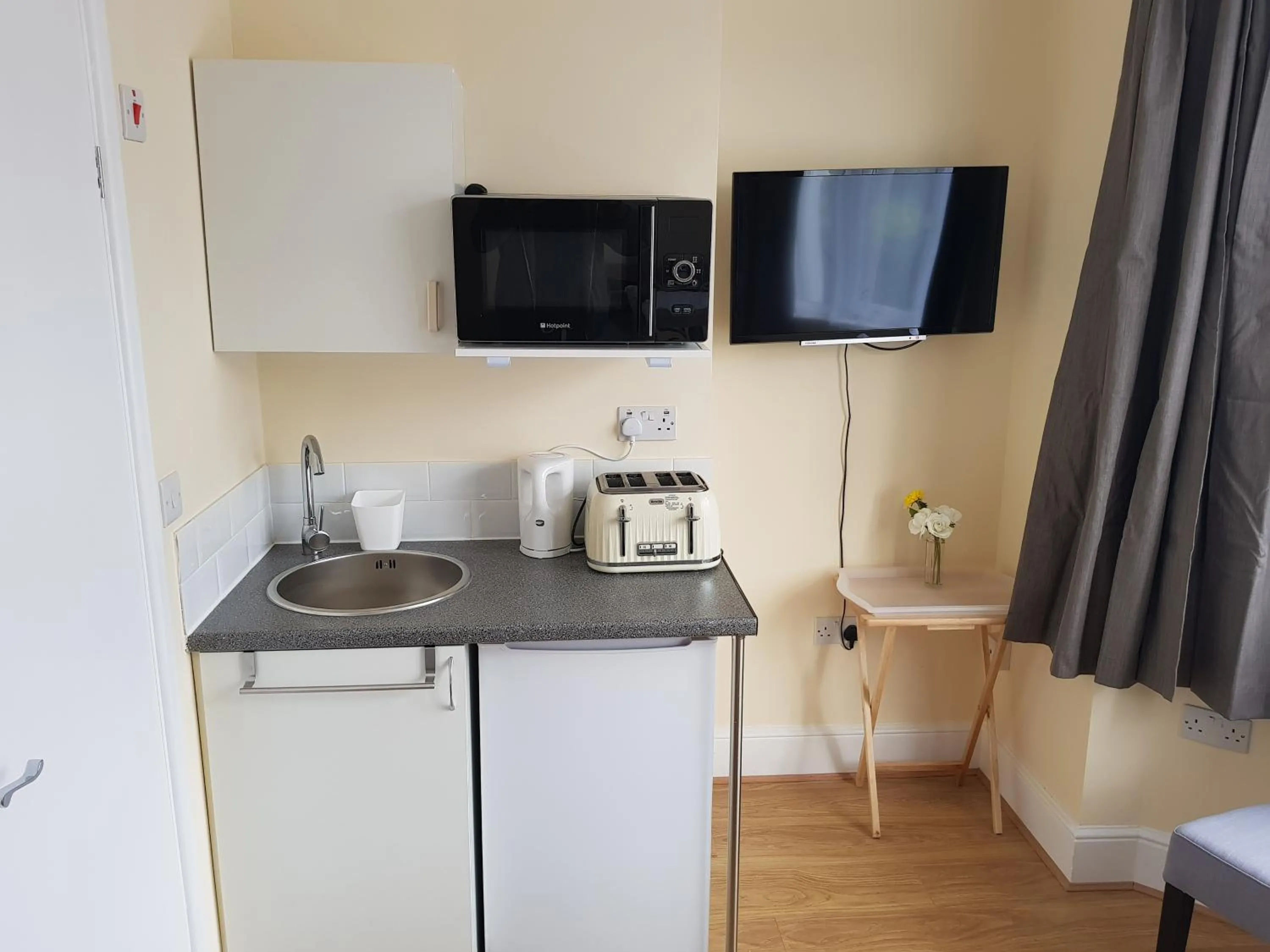 Kitchen or kitchenette in Kathleen House Plus