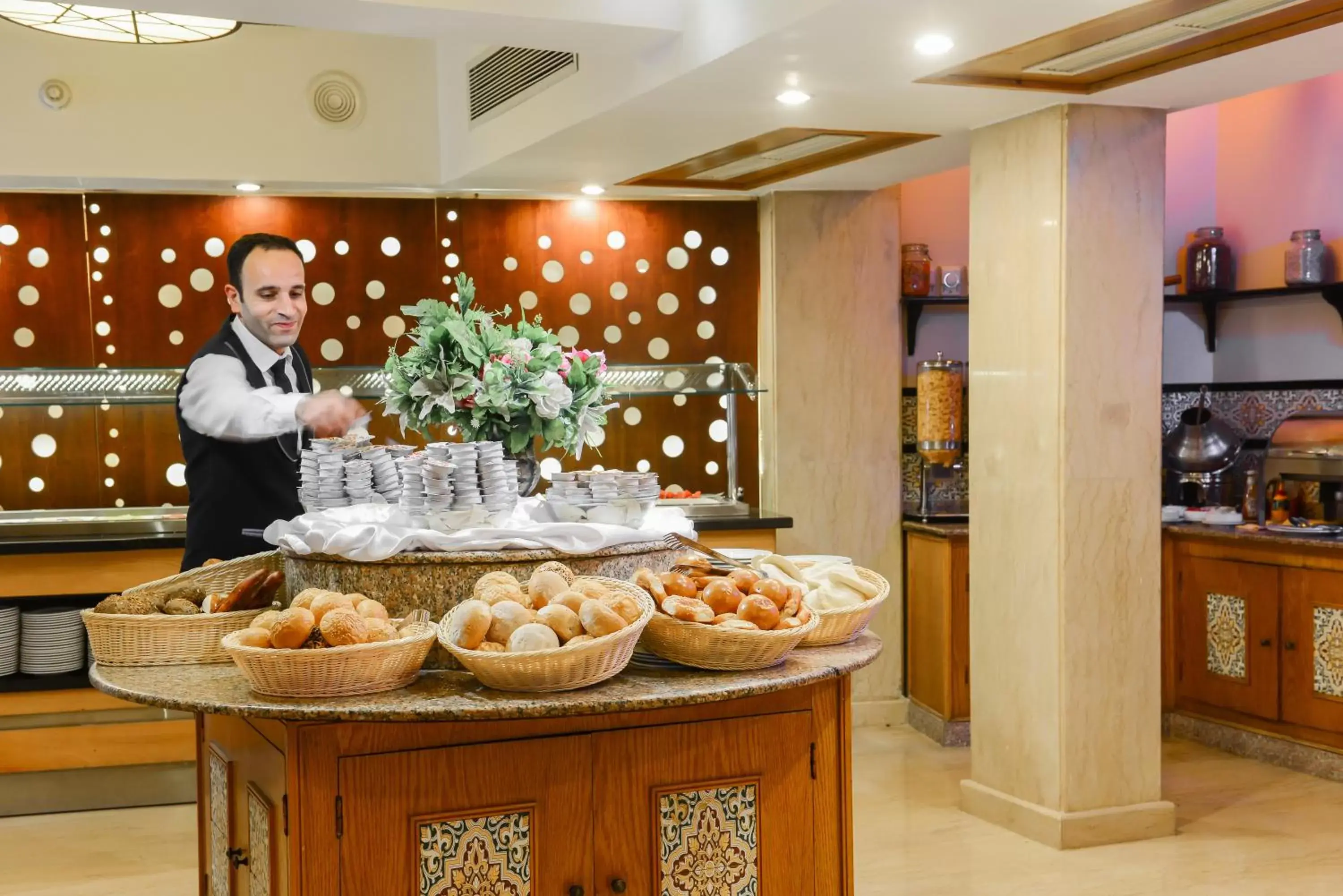 Restaurant/places to eat, Food in Golden Tulip Hotel Flamenco Cairo