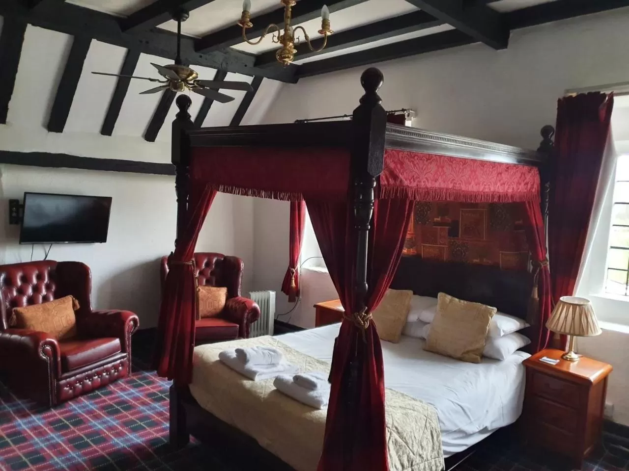Bed in Old Court Hotel & Apartments