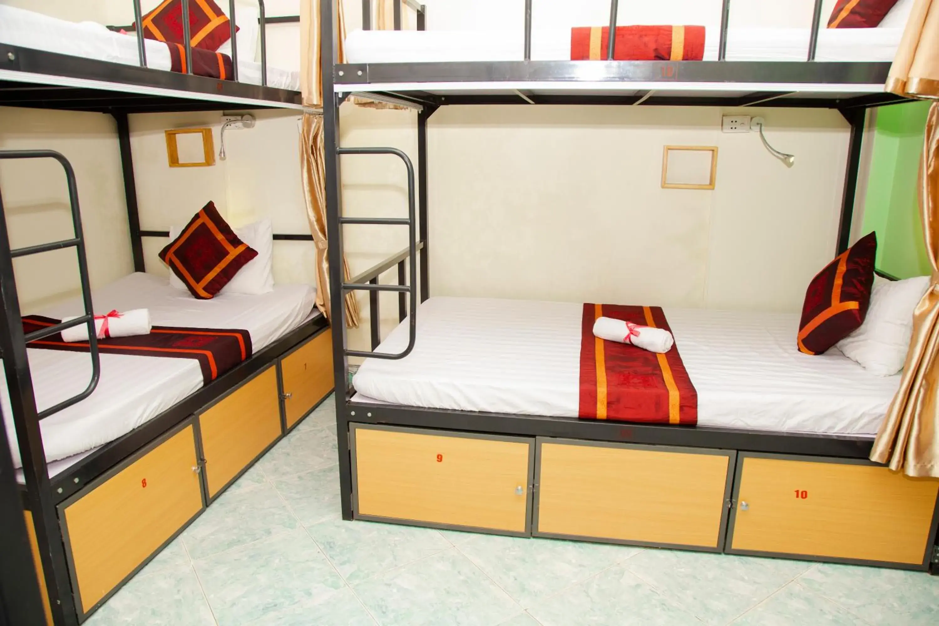 bunk bed in Hanoi City Backpackers Hostel