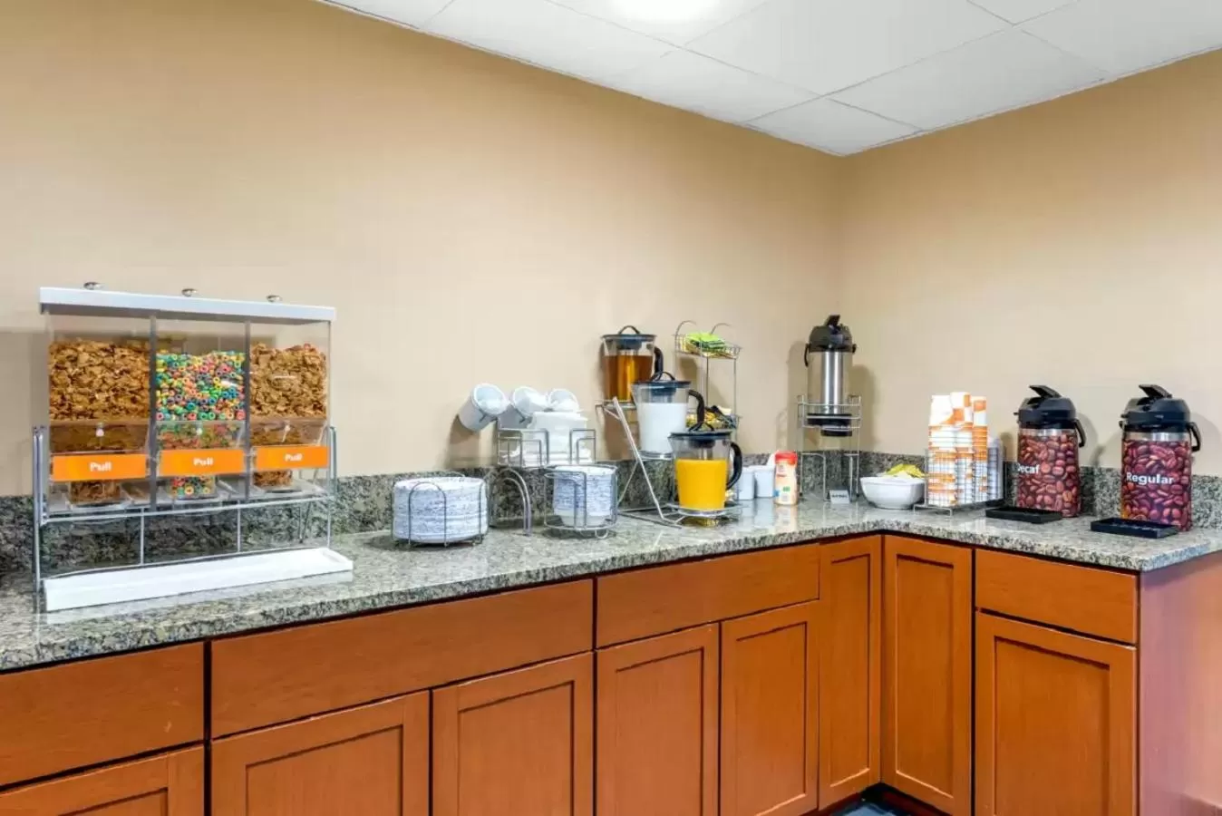 Coffee/tea facilities in Comfort Inn & Suites