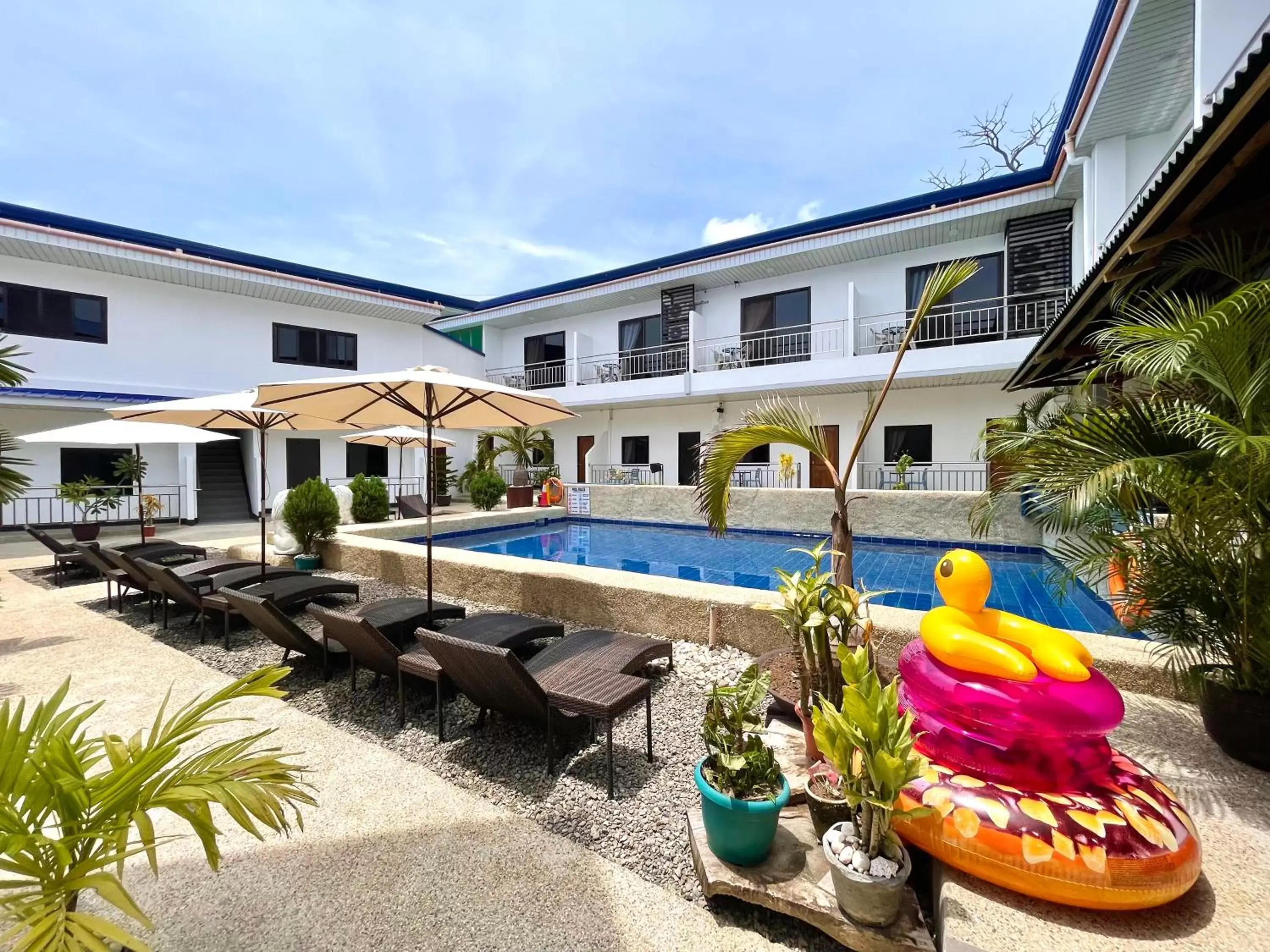 Swimming pool in MGH Alona Resort Swimming pool in MGH Alona Resort