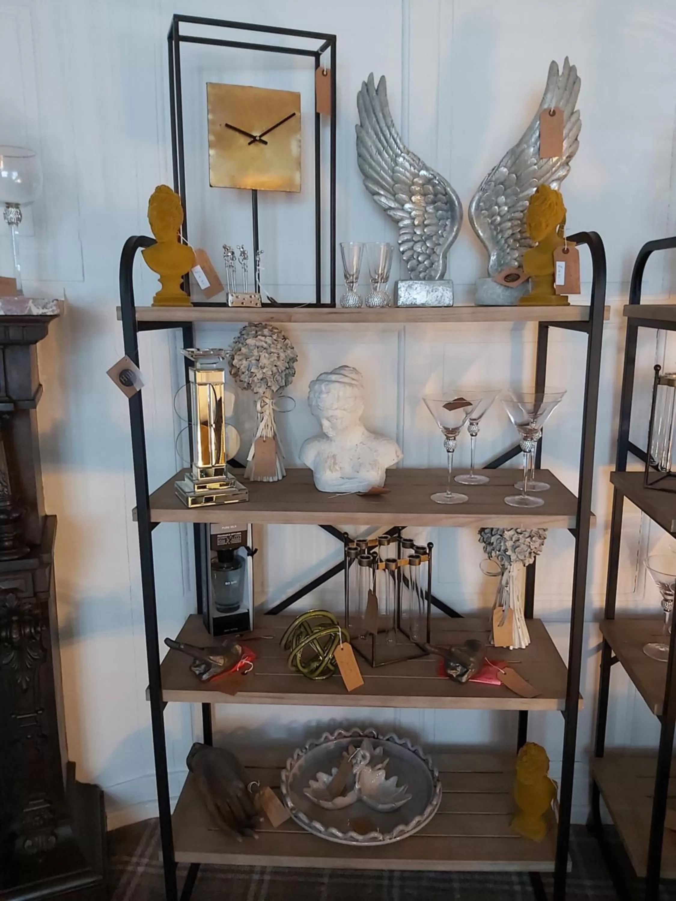 Decorative detail in B&Bat no3