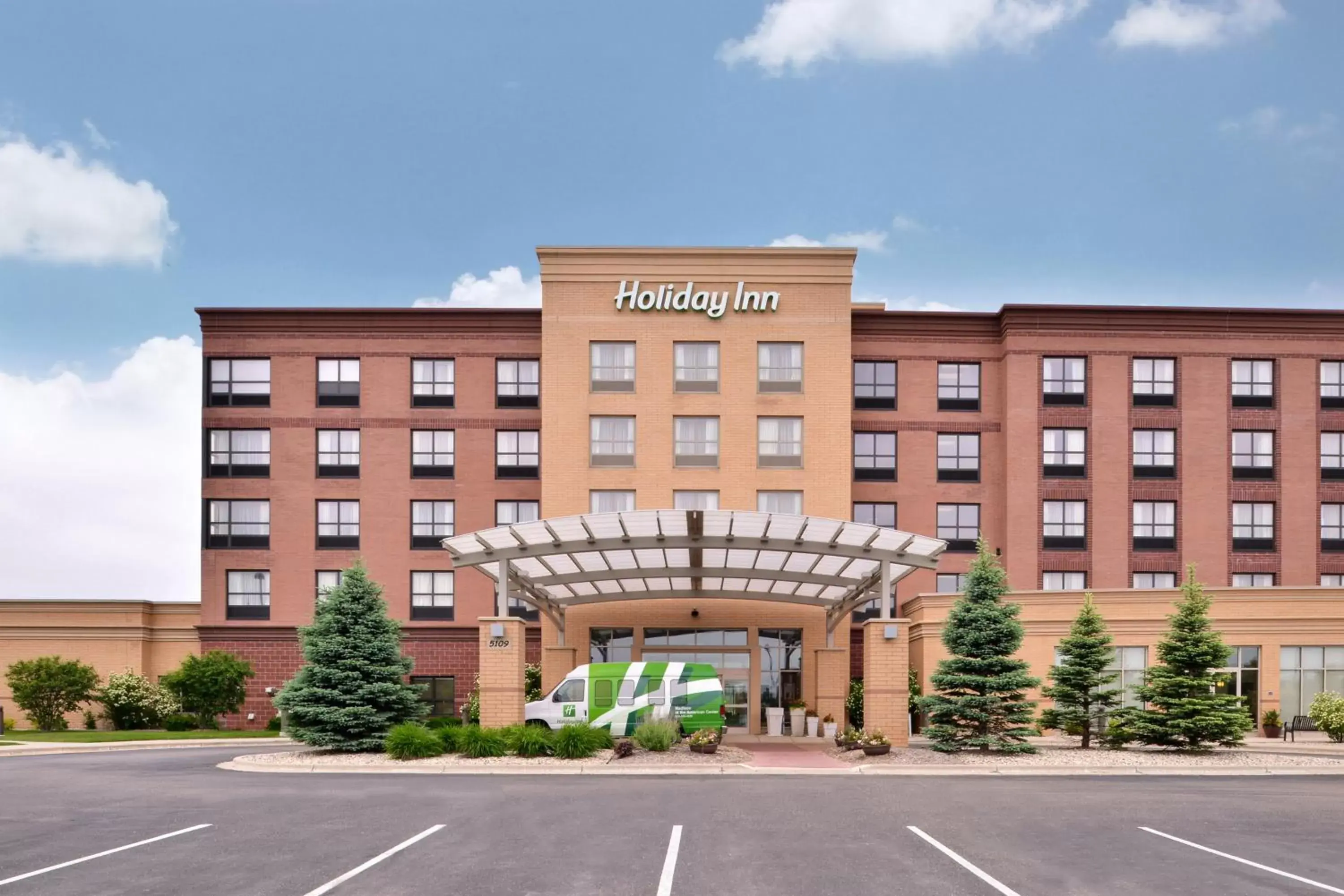 Property Building in Holiday Inn Madison at The American Center, an IHG Hotel