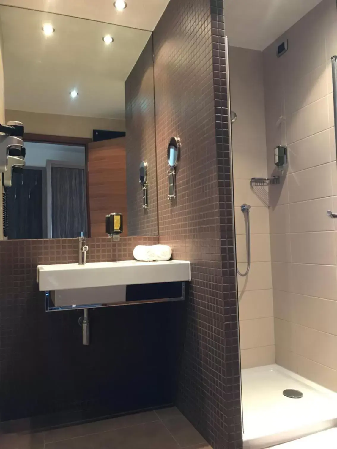 Shower, Bathroom in Hotel Kras