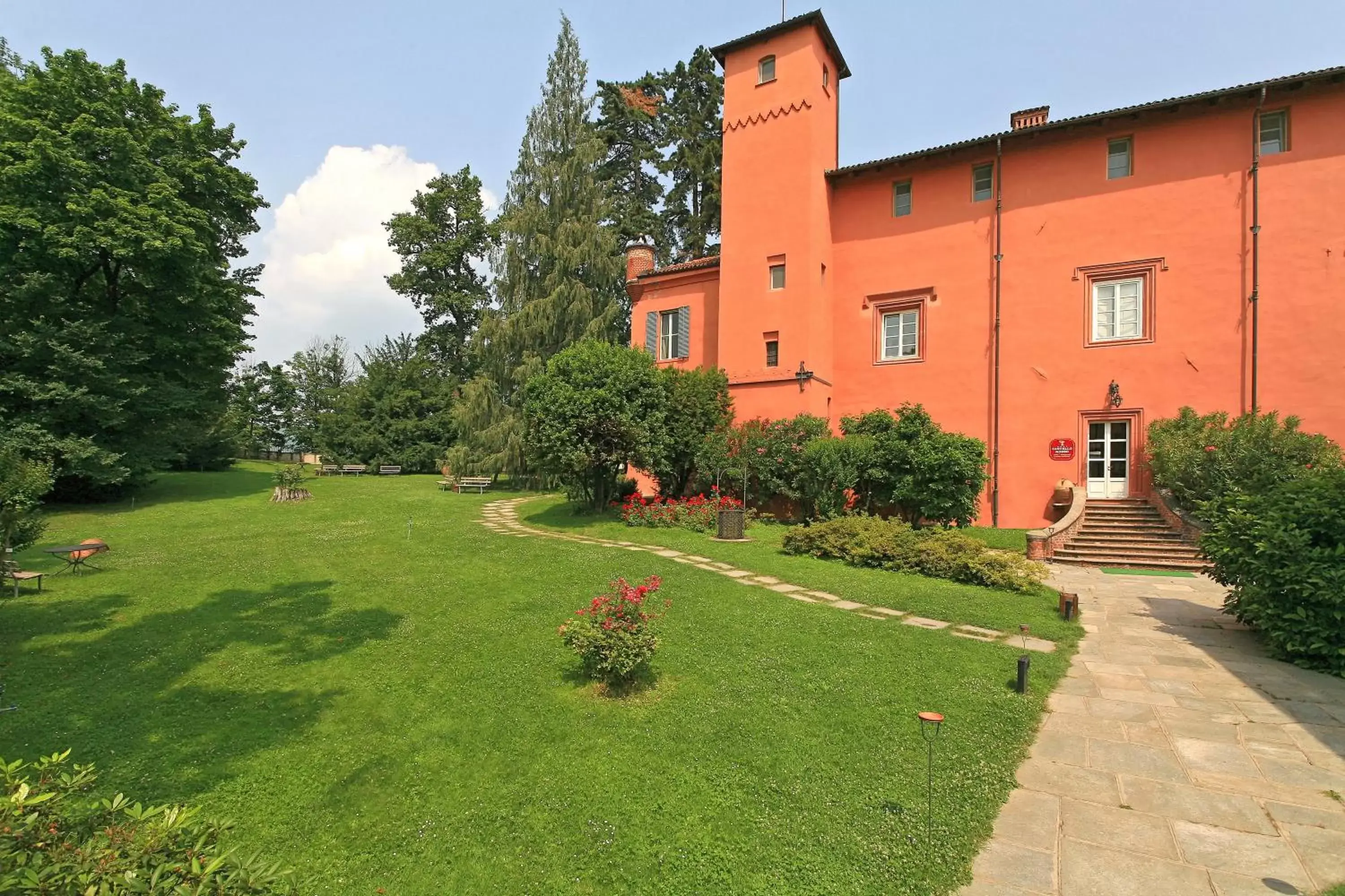 Facade/entrance, Property Building in Castello Rosso