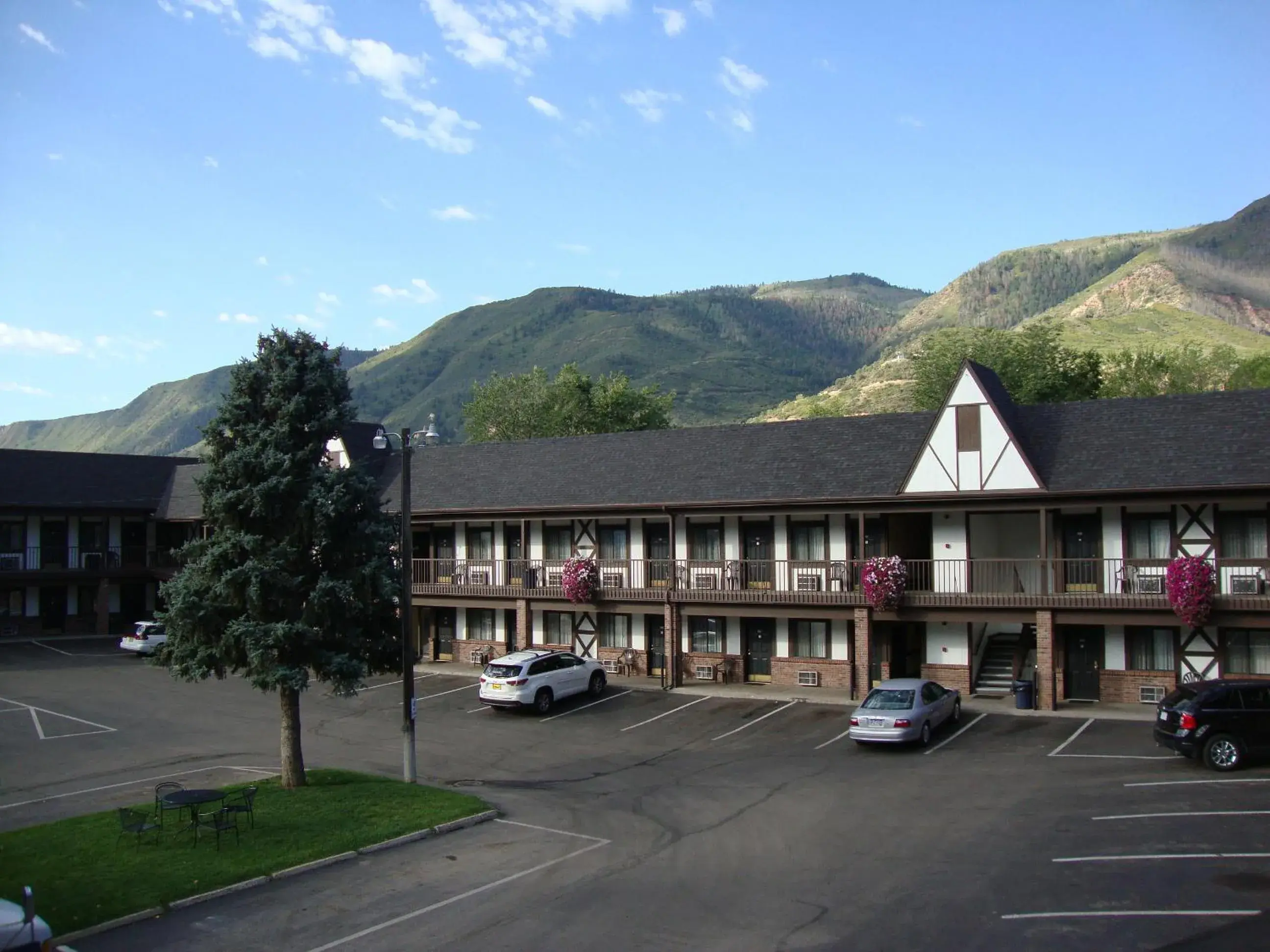 Property building in Silver Spruce Inn Property building in Silver Spruce Inn