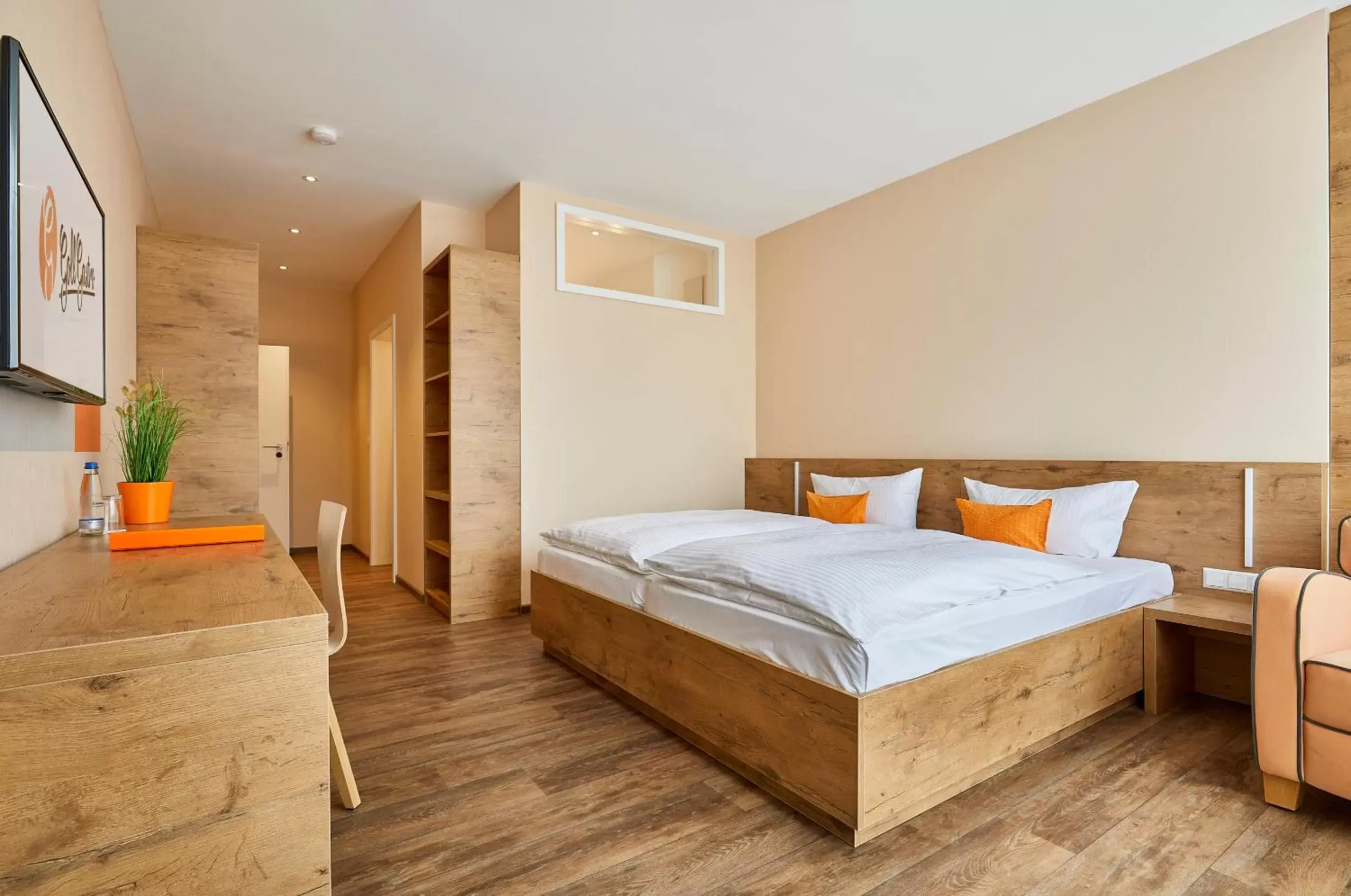 Deluxe Double Room with Balcony - single occupancy in Hotel Goll Pforzheim-Niefern Deluxe Double Room with Balcony - single occupancy in Hotel Goll Pforzheim-Niefern