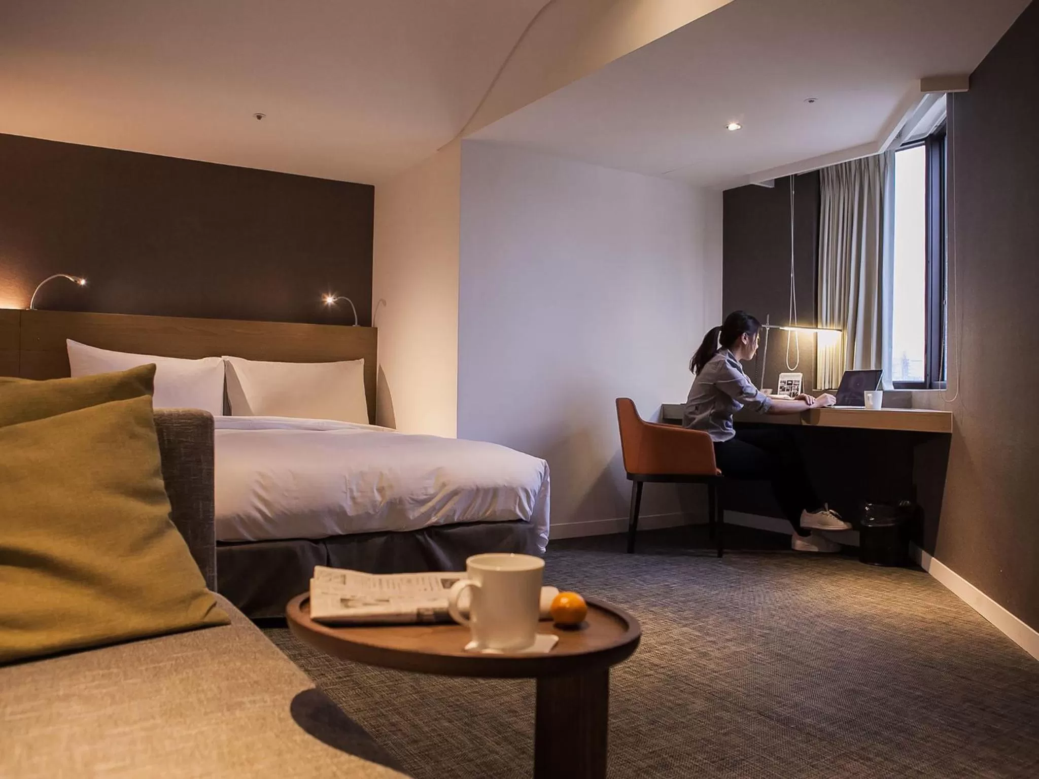 People, Bed in Royal Inn Taipei Linsen - Huashan 1914 Creative Park