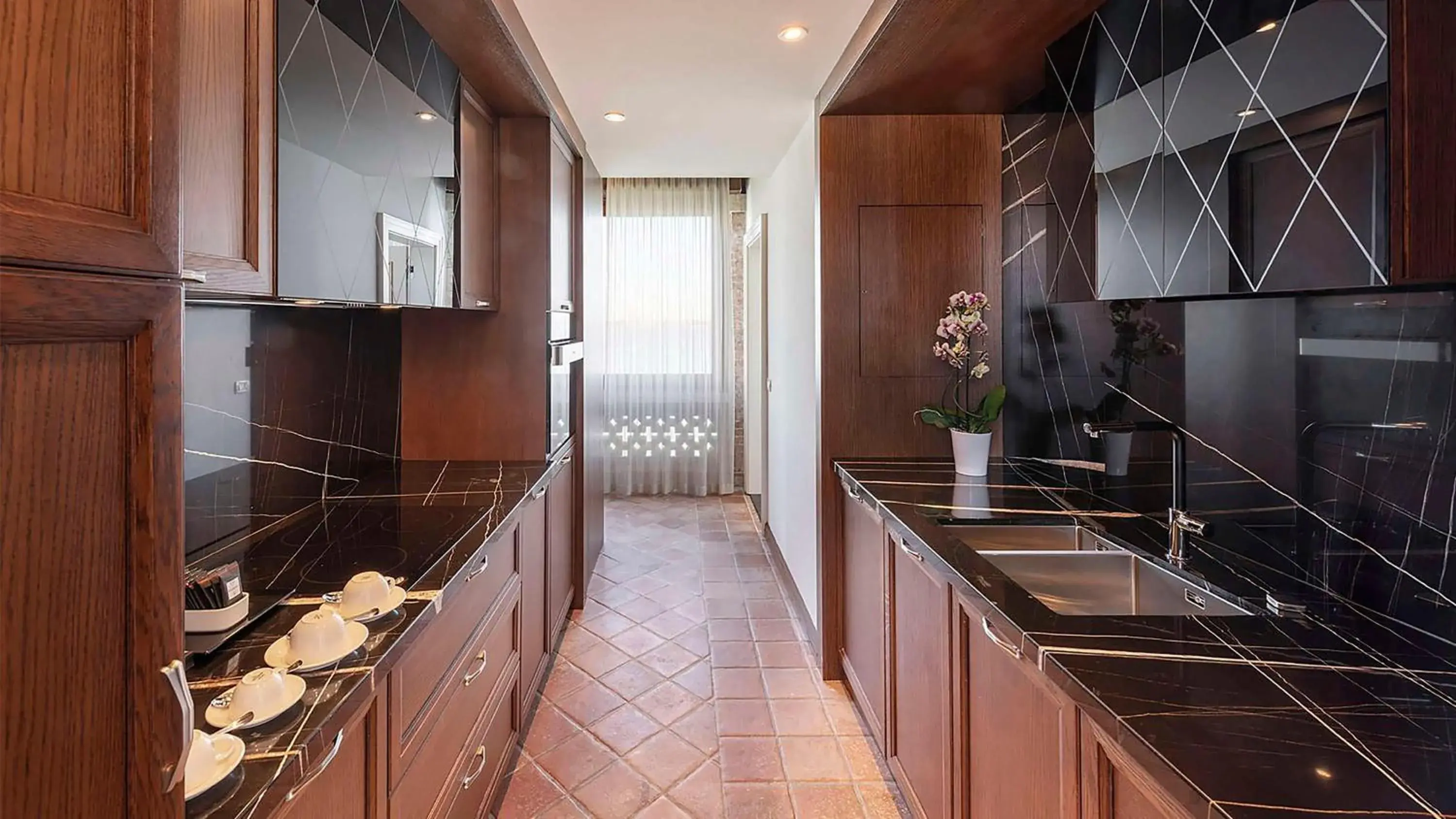 Kitchen or kitchenette, Bathroom in San Clemente Palace Kempinski