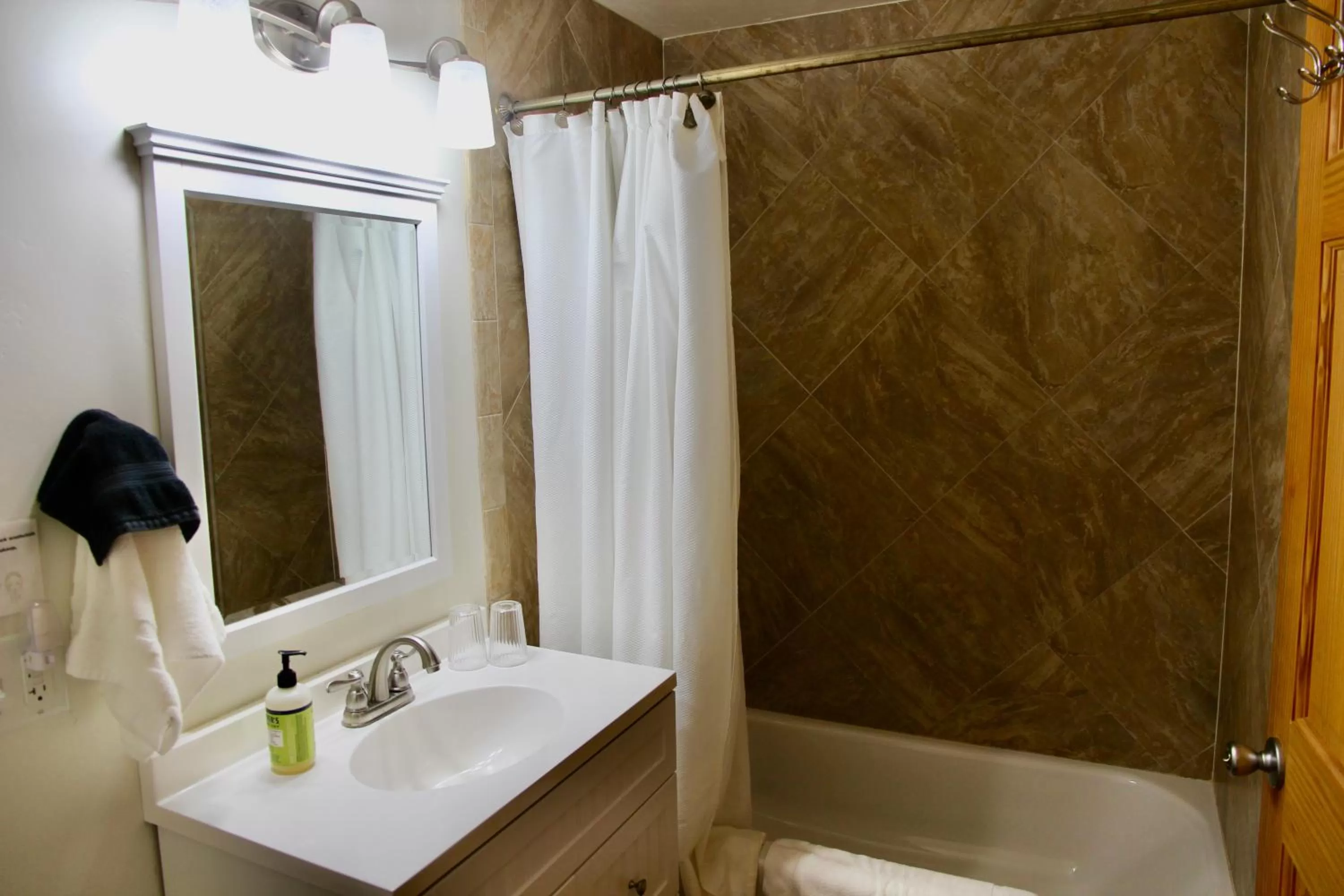 Bathroom in Red Moon Lodge