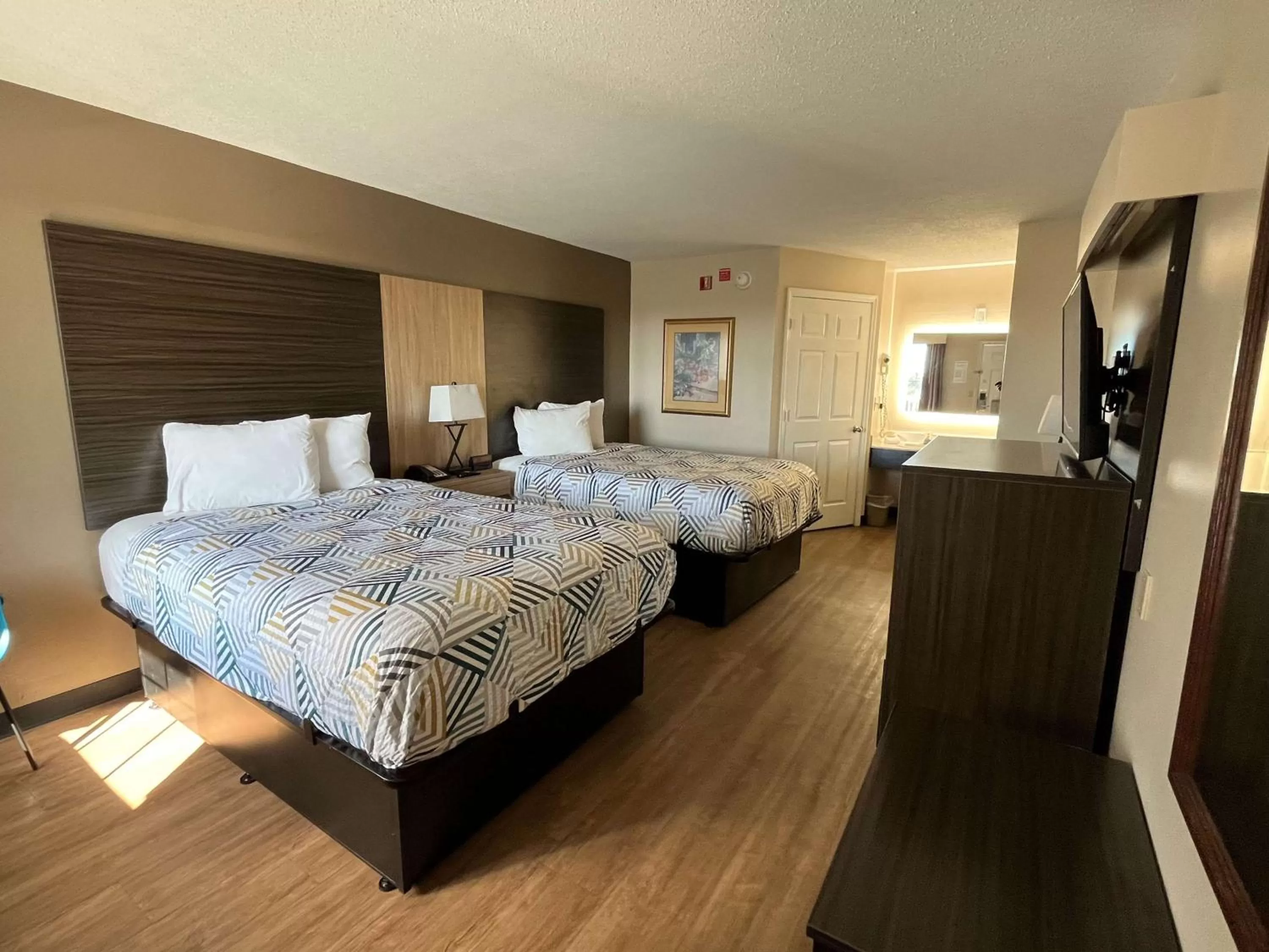 Bedroom, Bed in Motel 6 Georgetown, SC Marina