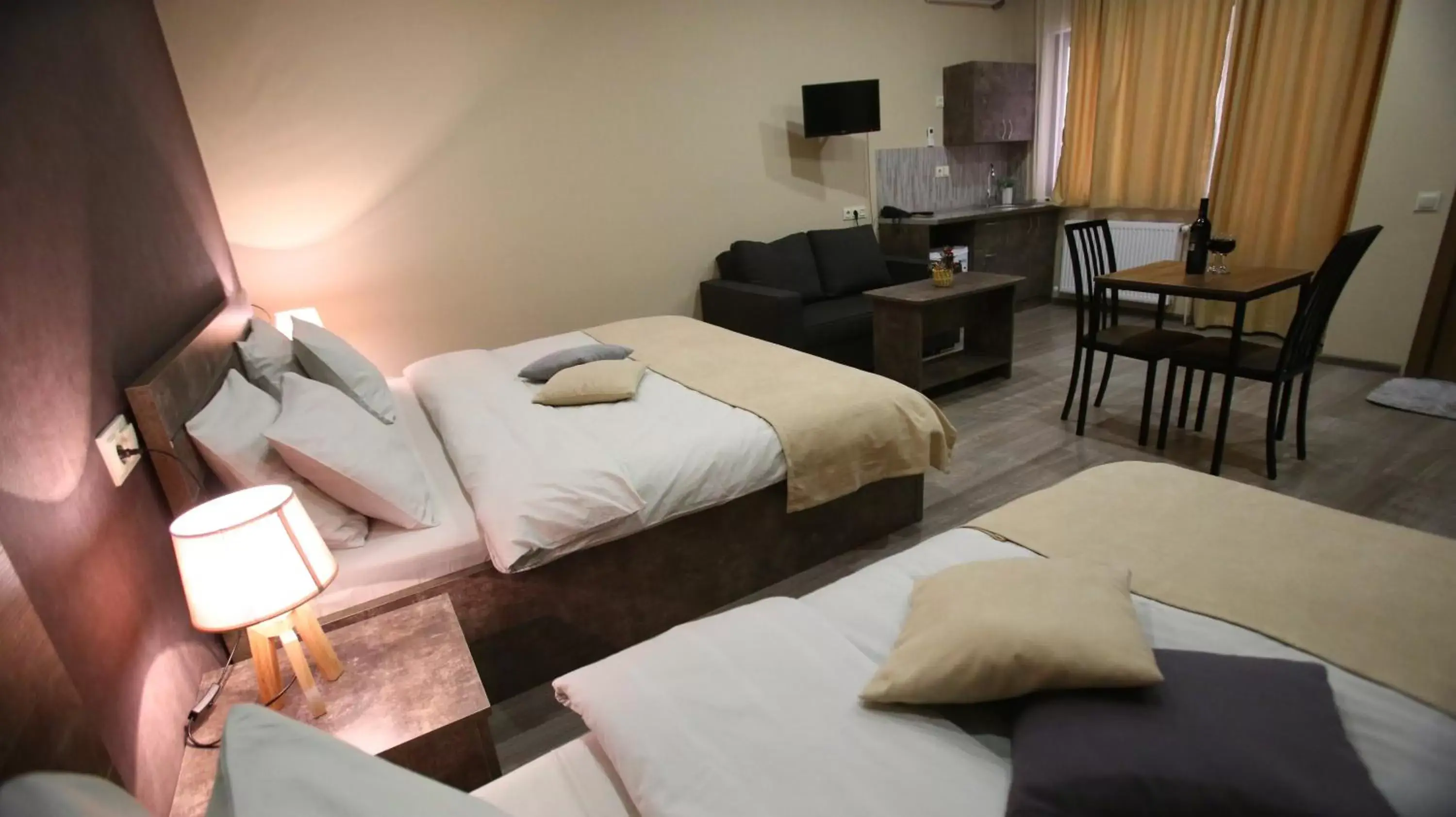 Communal lounge/ TV room, Bed in Hotel Nabadi