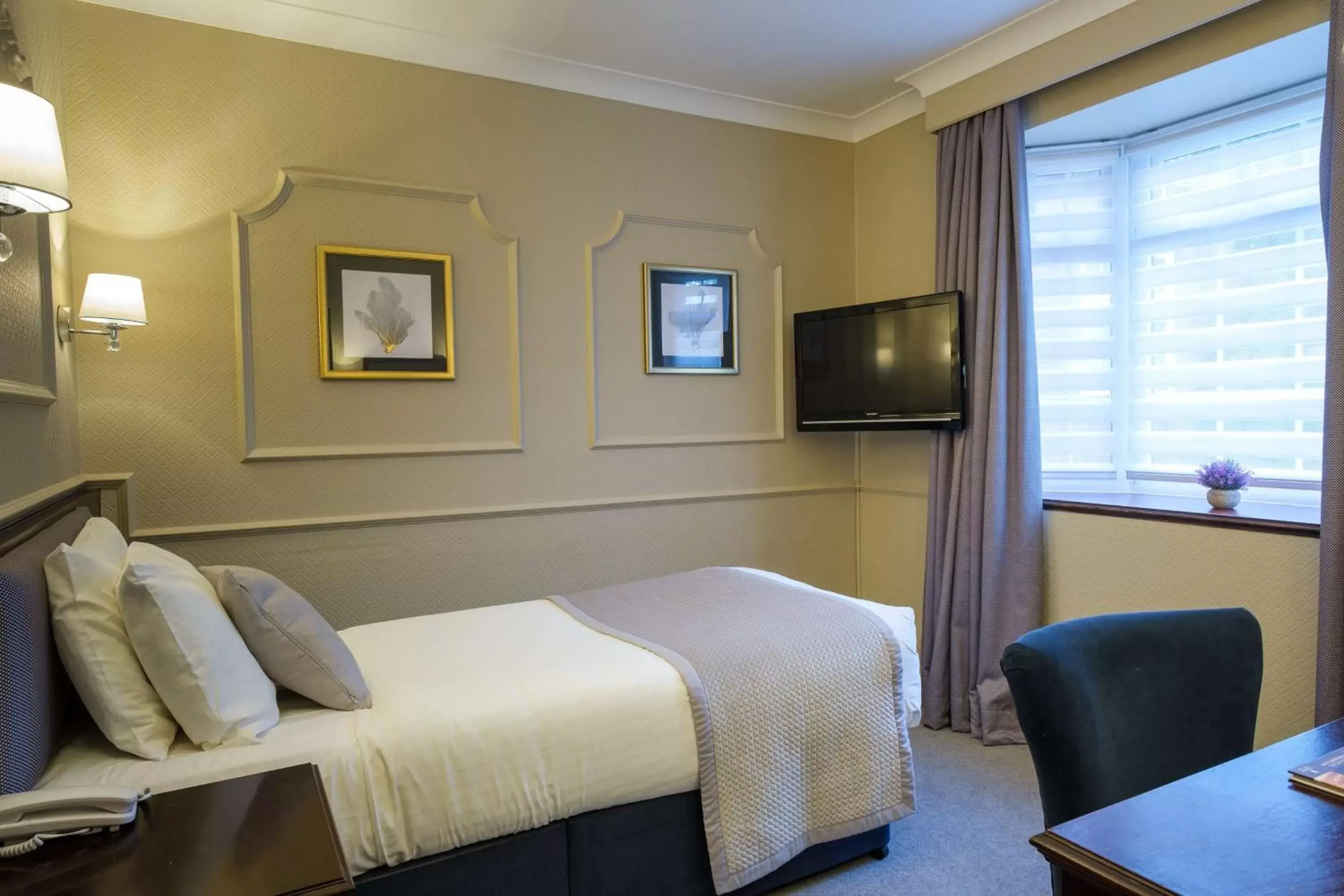 Photo of the whole room, Bed in Moor Hall Hotel & Spa, BW Premier Collection