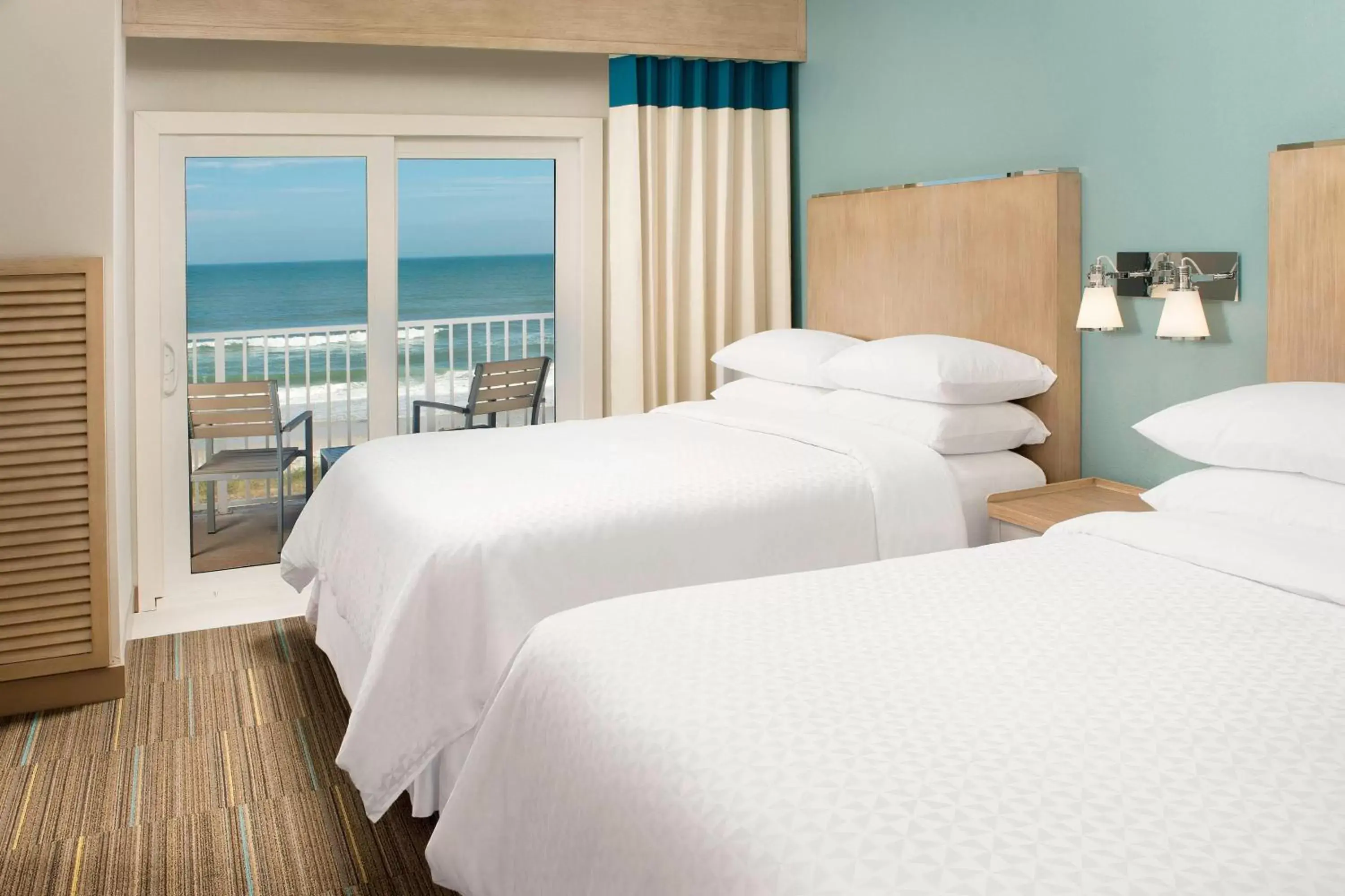 Bedroom, Bed in Four Points by Sheraton Jacksonville Beachfront