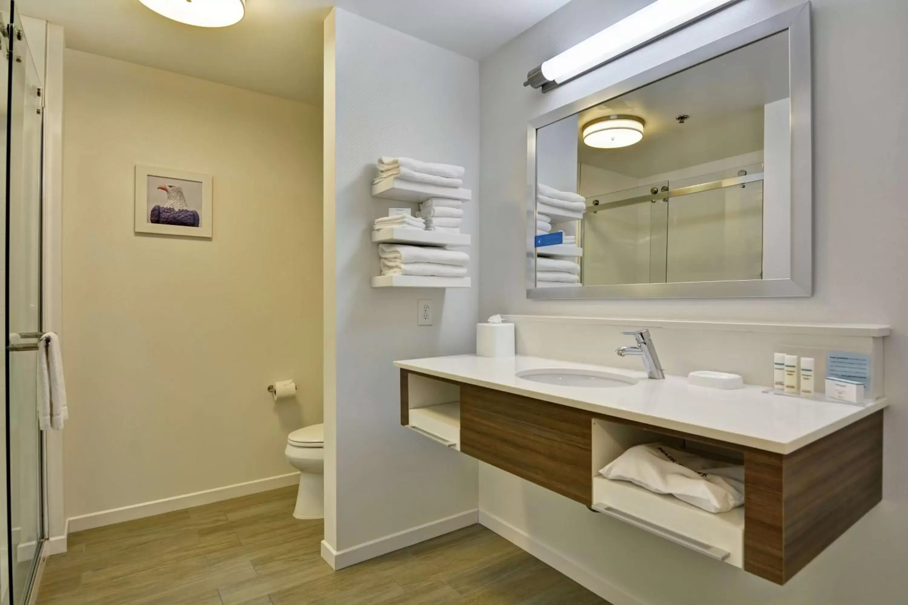 King Room with Sofa Bed - Hearing Accessible/Non-Smoking in Hampton Inn By Hilton Suites Ashland, Ohio King Room with Sofa Bed - Hearing Accessible/Non-Smoking in Hampton Inn By Hilton Suites Ashland, Ohio