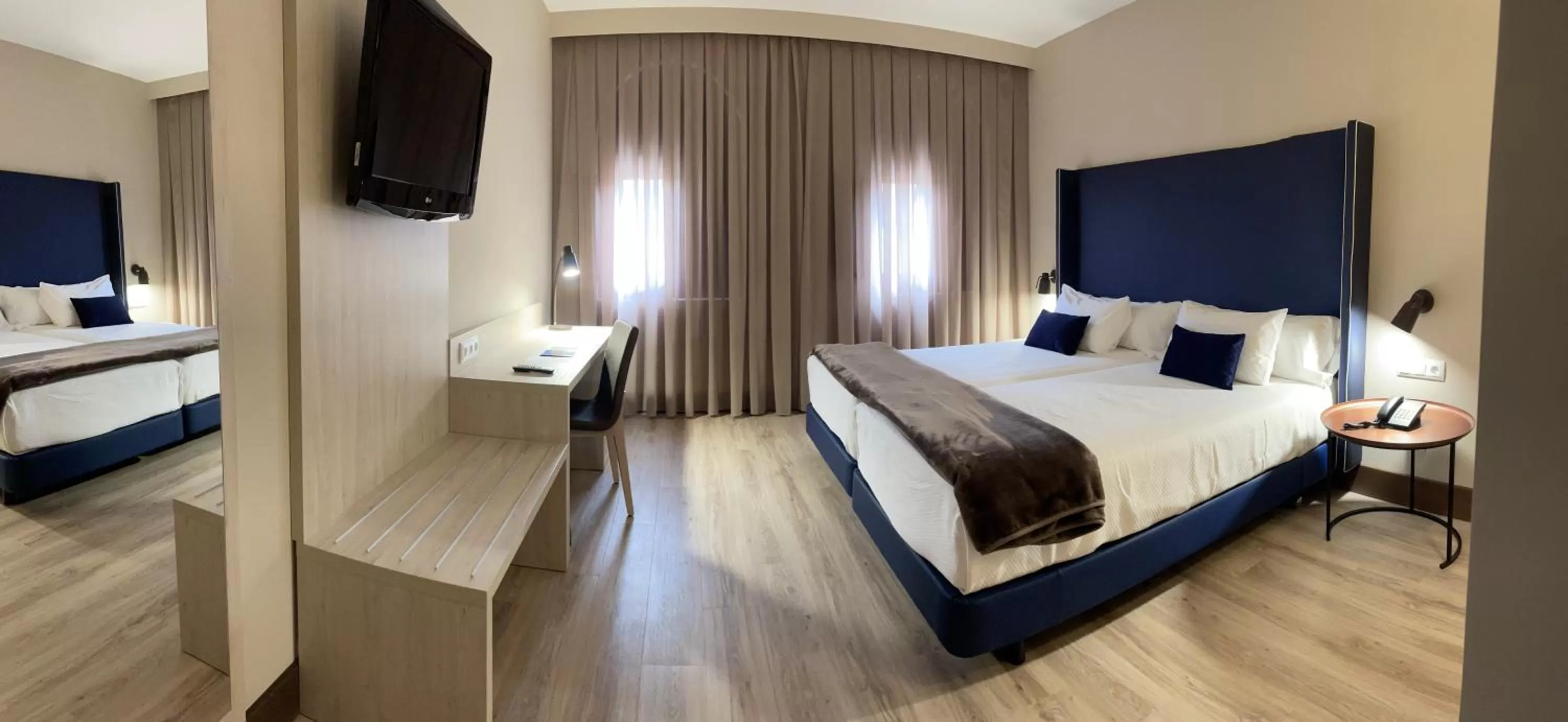 Bedroom, Bed in Hotel Maria Cristina