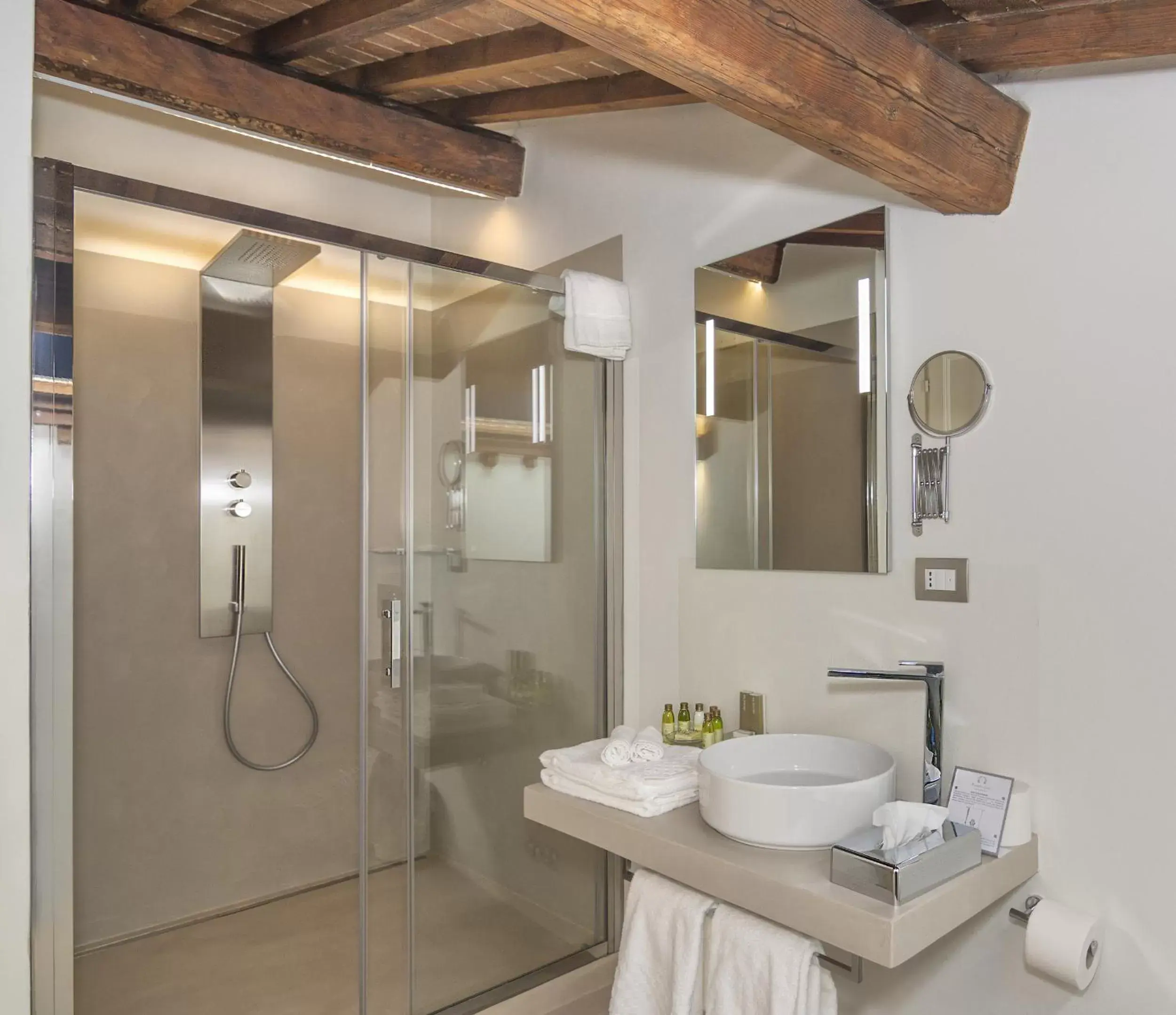 Bathroom in Palazzo Cini Luxury Rooms in Pisa