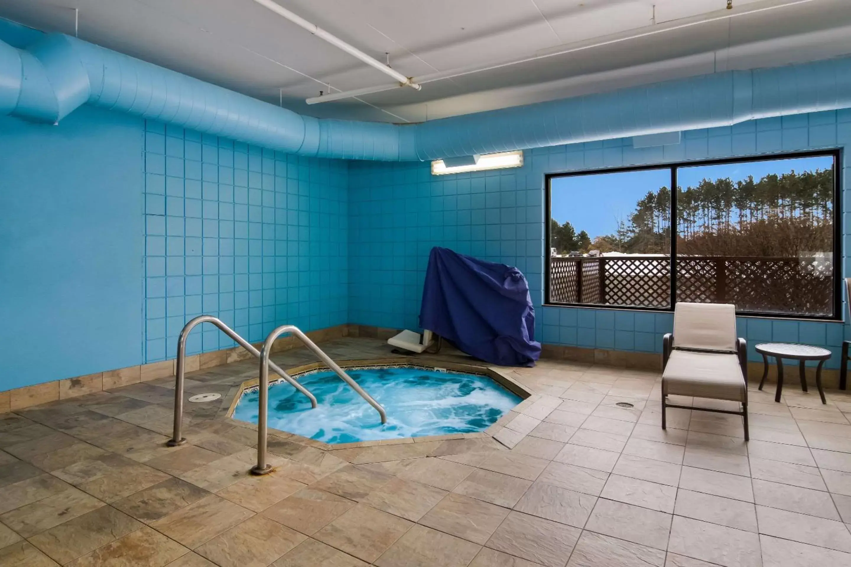 Swimming Pool in Comfort Inn