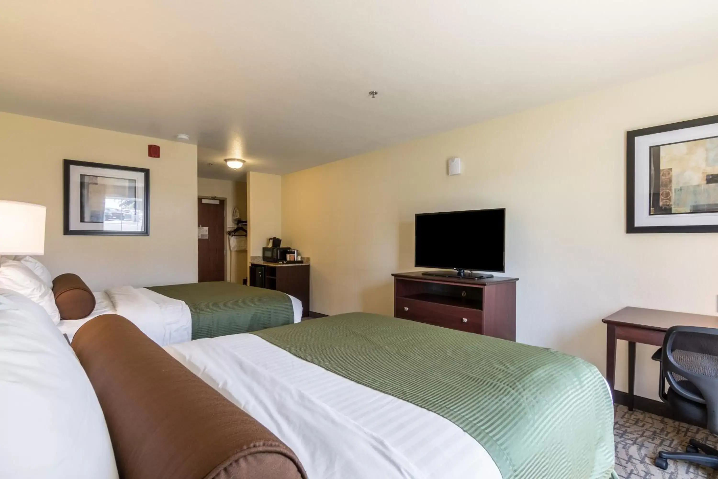 Bed in Cobblestone Inn & Suites - Barron