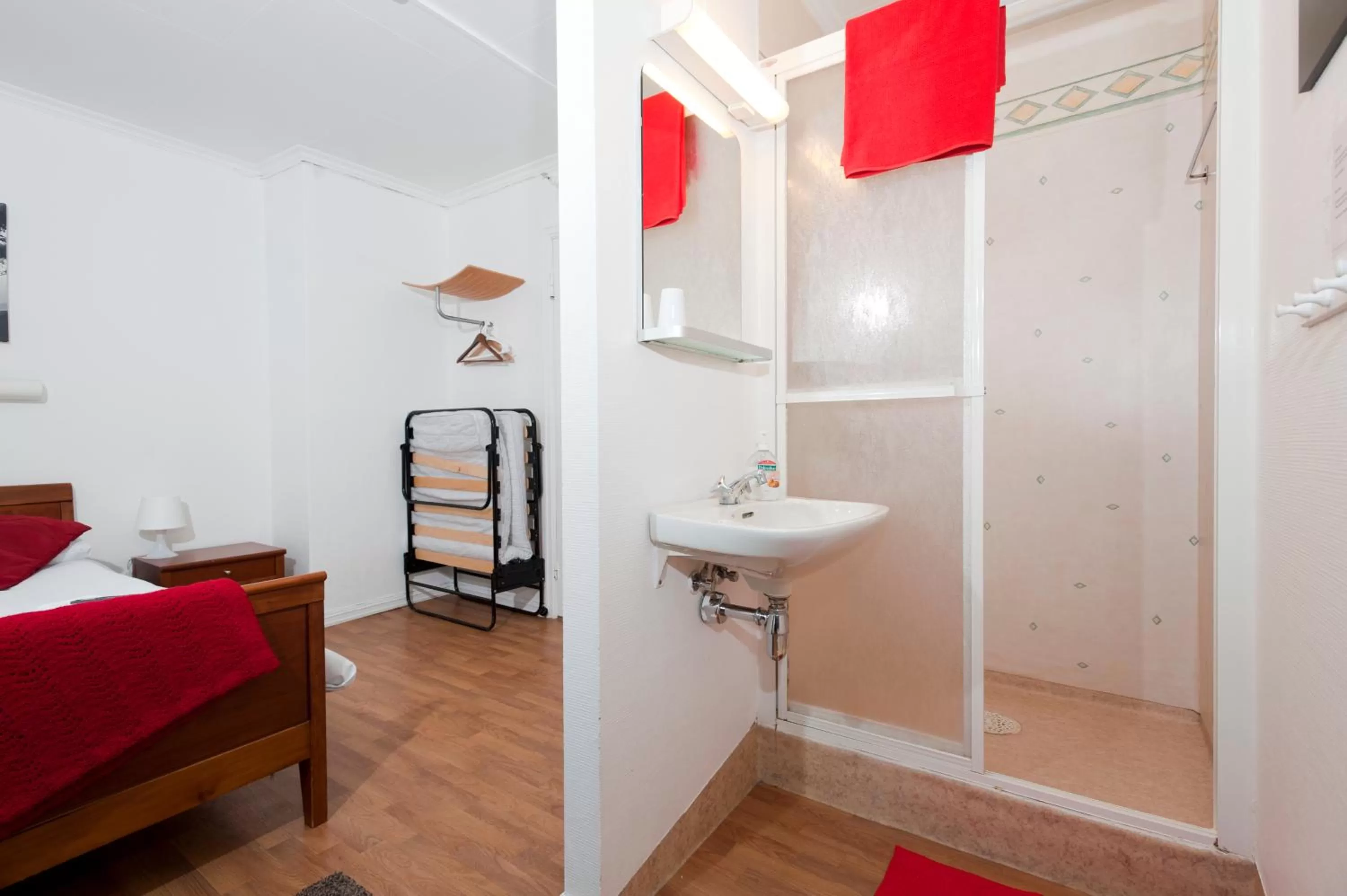 Shower, Bed in Stavanger Bed & Breakfast