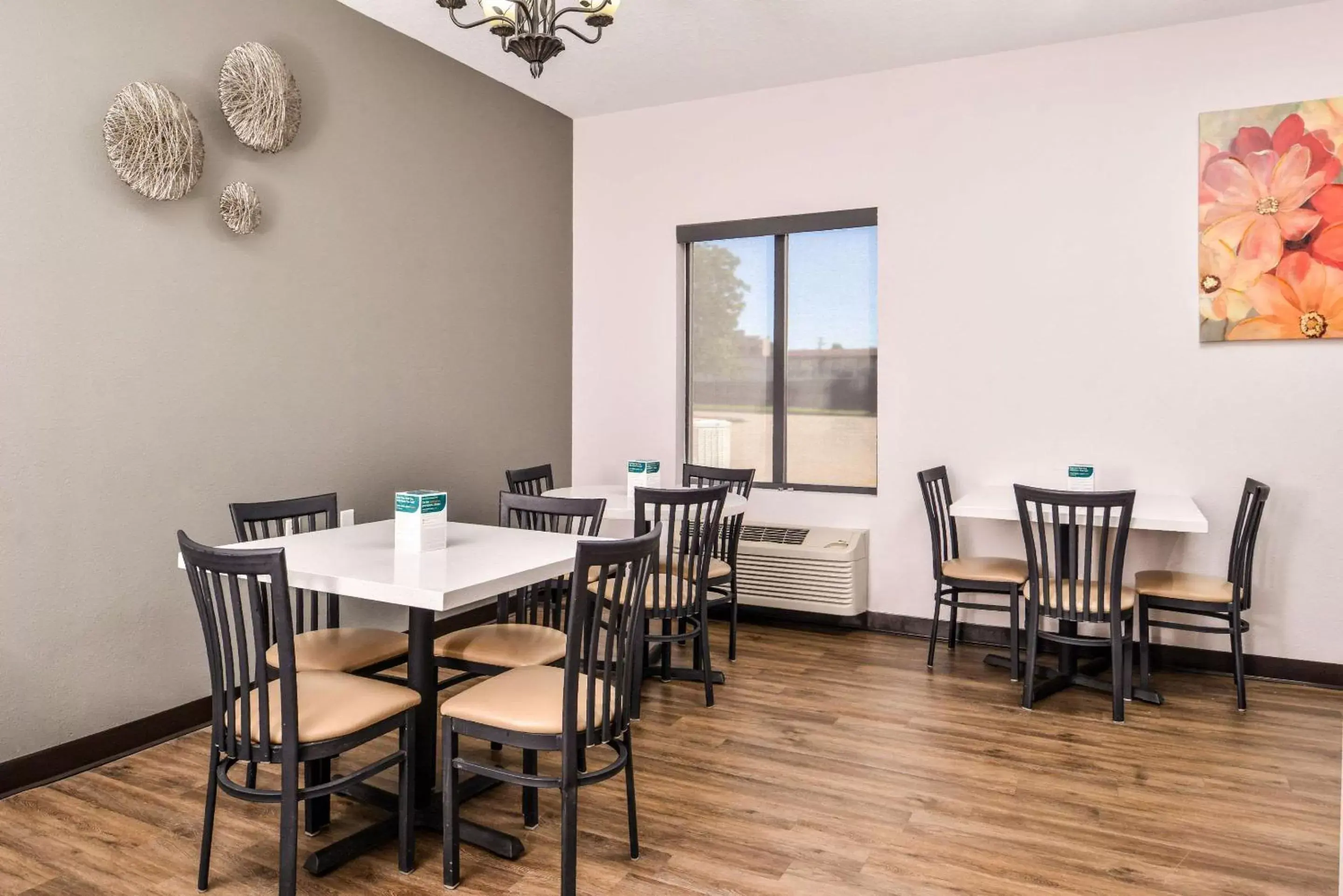 Restaurant/places to eat, Dining Area in Quality Inn Joplin I-44