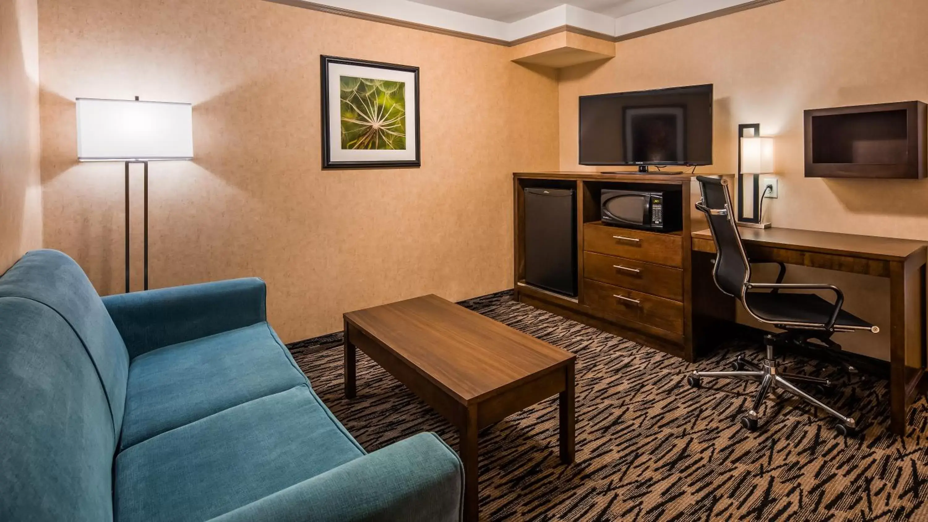 Restaurant/places to eat, Seating Area in Best Western Plus Pitt Meadows Inn & Suites