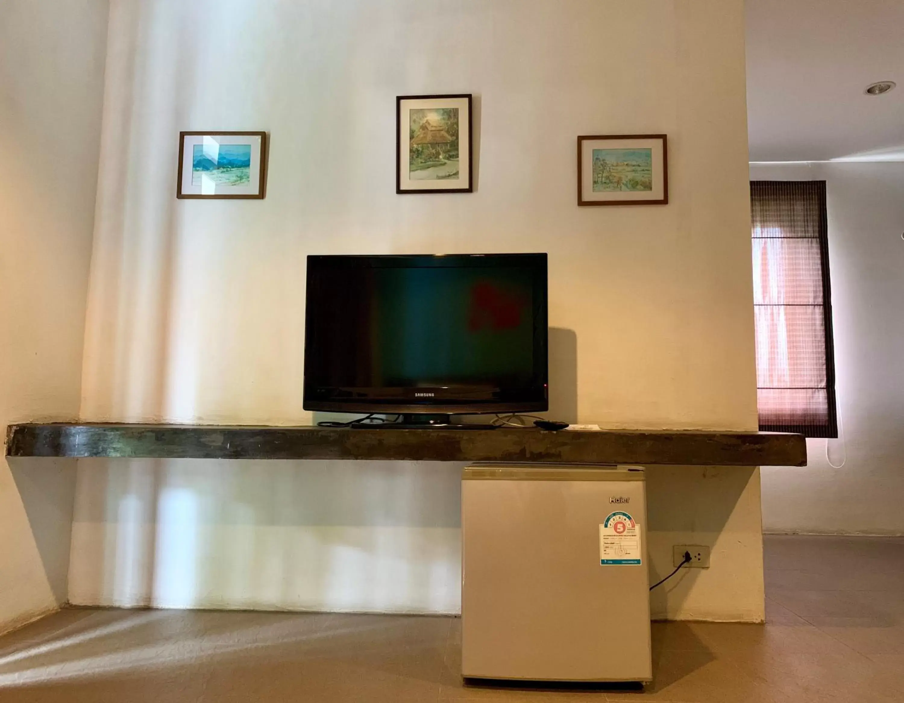 Communal lounge/ TV room, TV/Entertainment Center in Bura Lumpai Resort