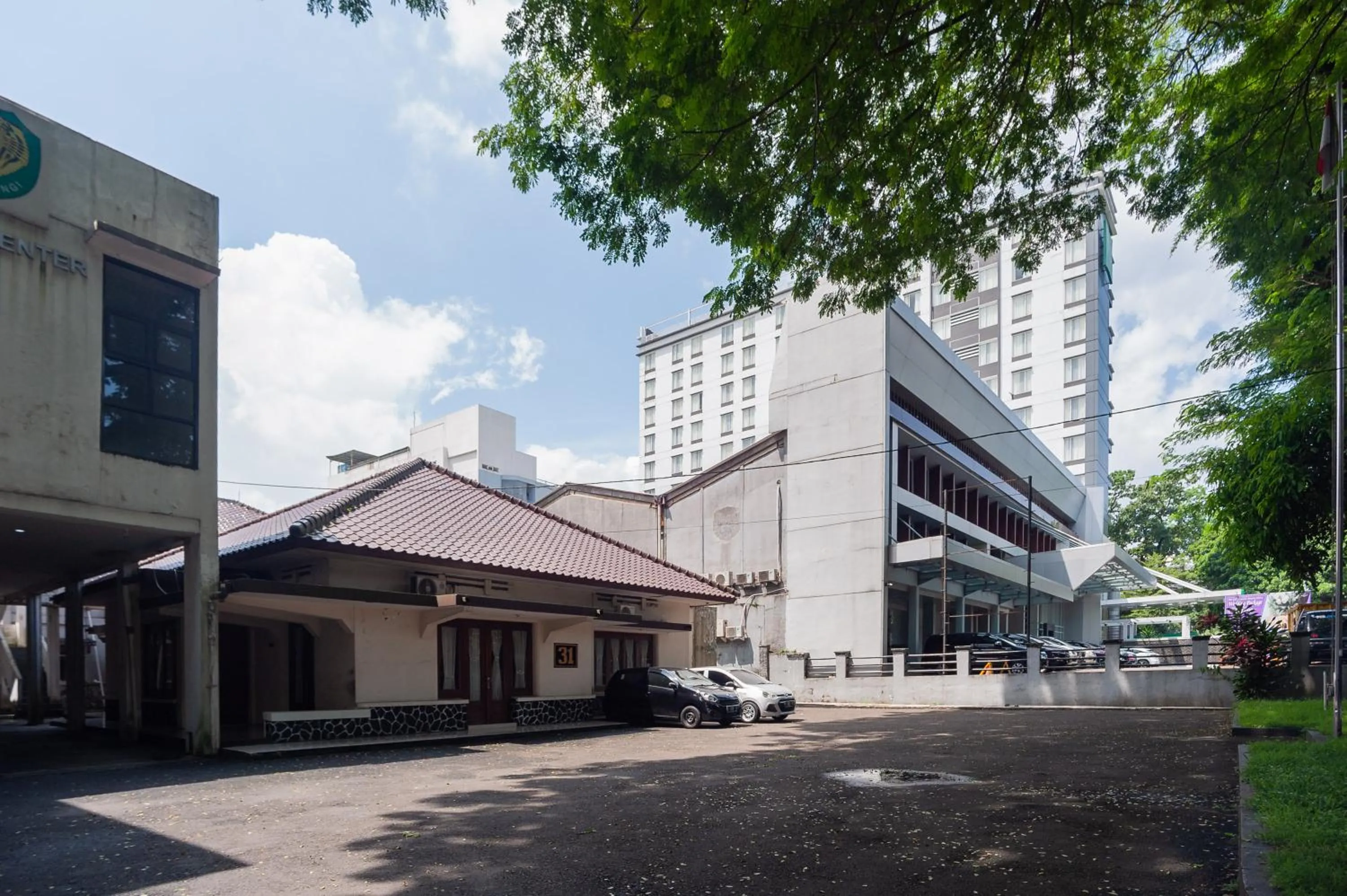 Property building in RedDoorz Plus near RS PMI Bogor