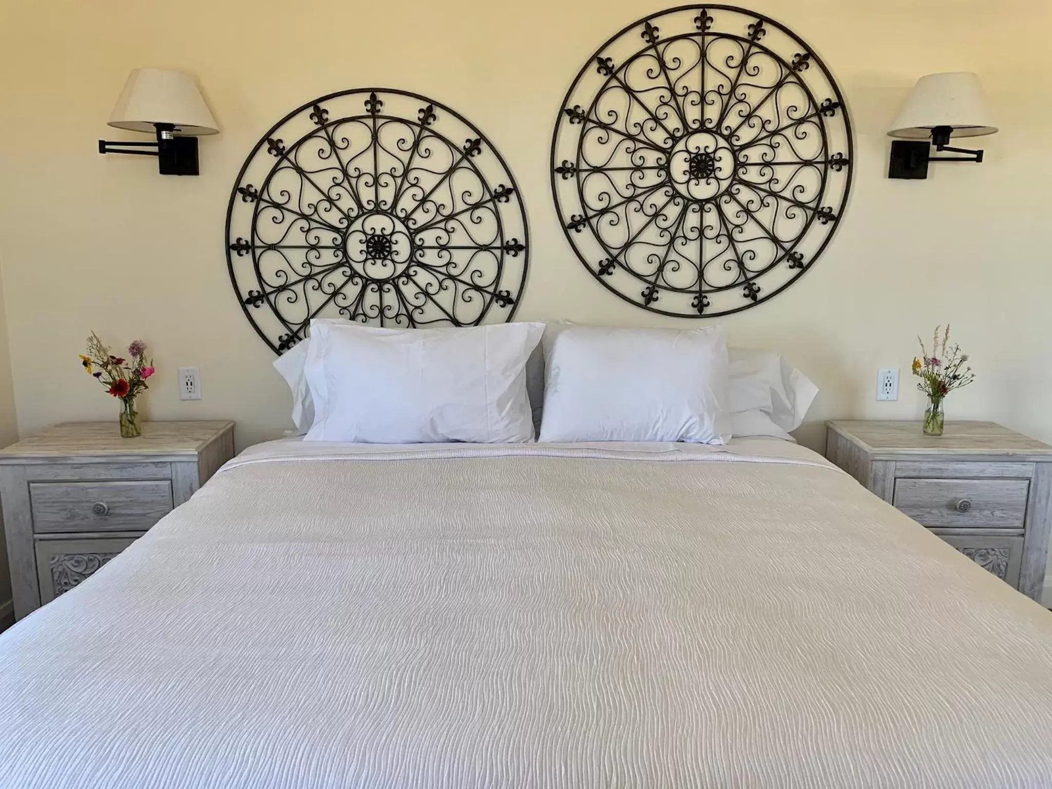 Deluxe King Room in Annie's Place Bed & Breakfast Deluxe King Room in Annie's Place Bed & Breakfast