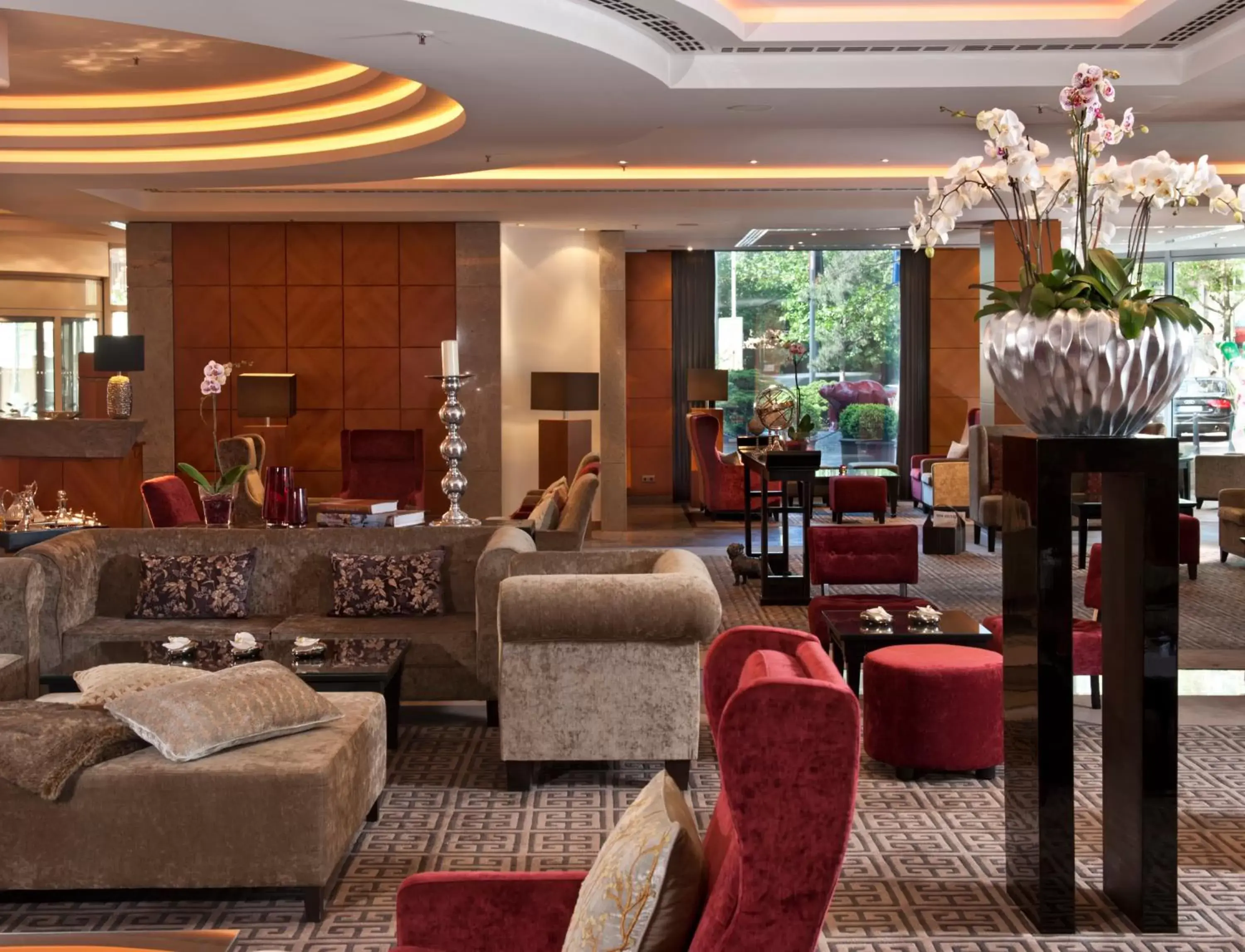 Restaurant/places to eat in Hotel Palace Berlin Restaurant/places to eat in Hotel Palace Berlin