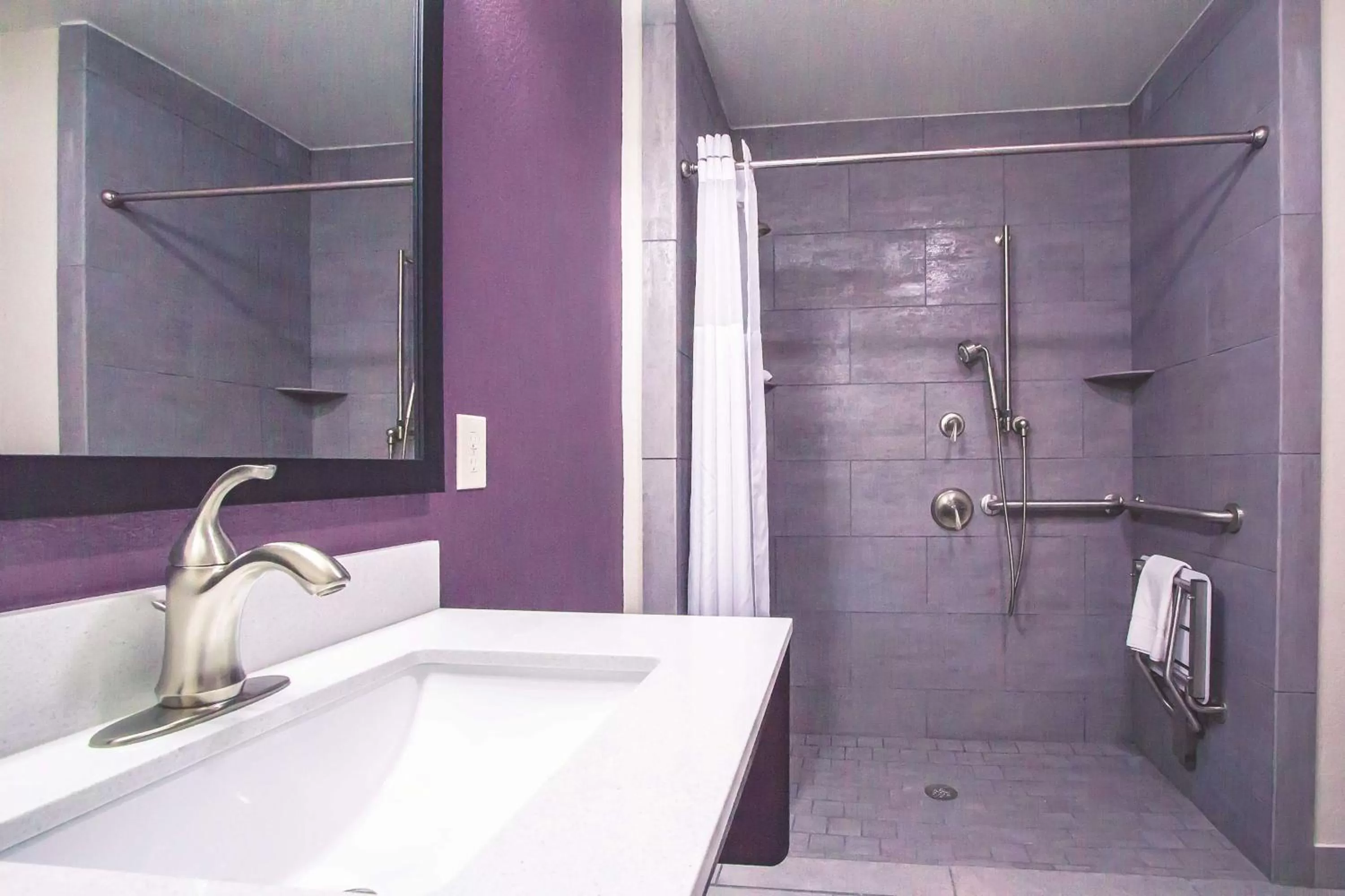 Photo of the whole room in La Quinta by Wyndham Pampa