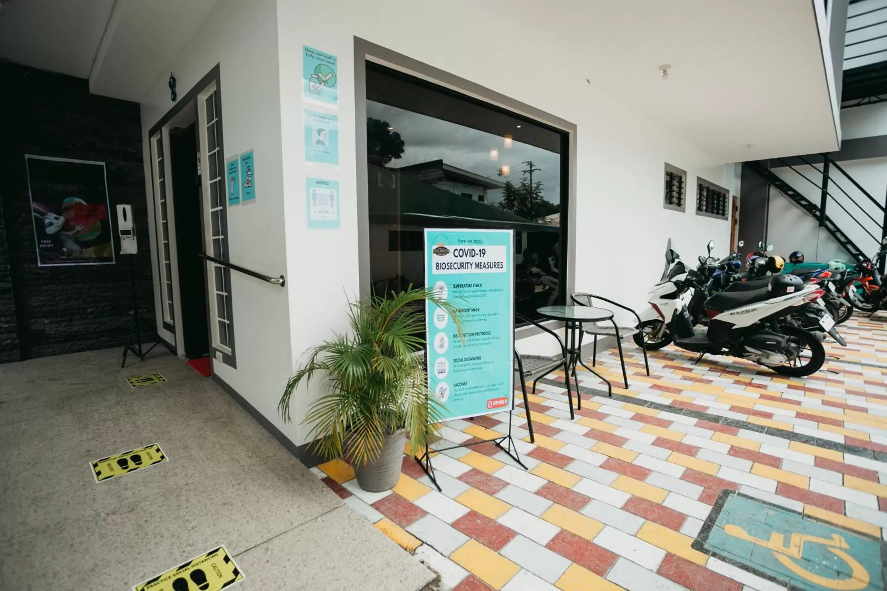 Property building in Kingswick Residences & Lodge Property building in Kingswick Residences & Lodge