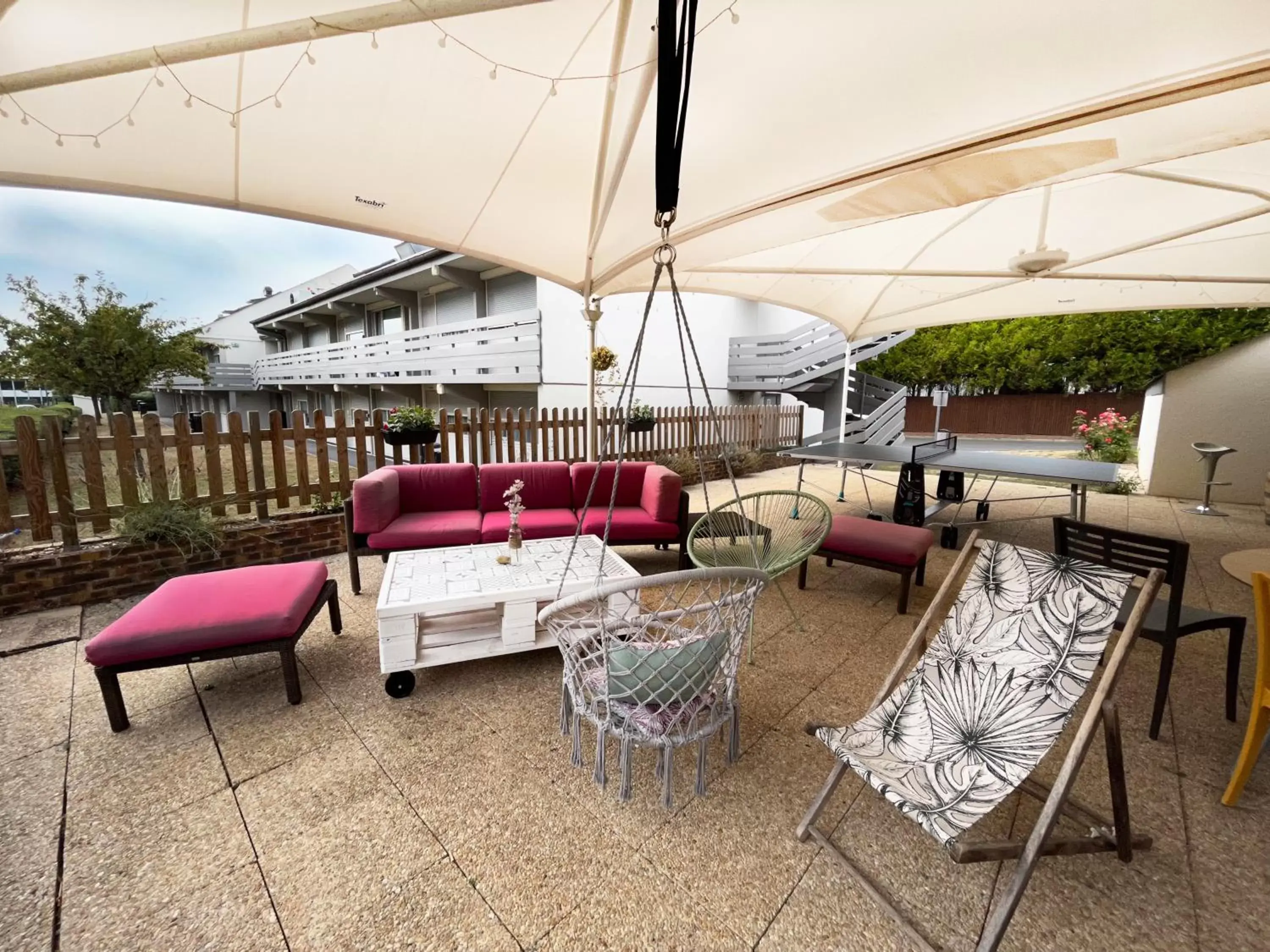 Natural landscape, Seating Area in Campanile Hotel Senlis