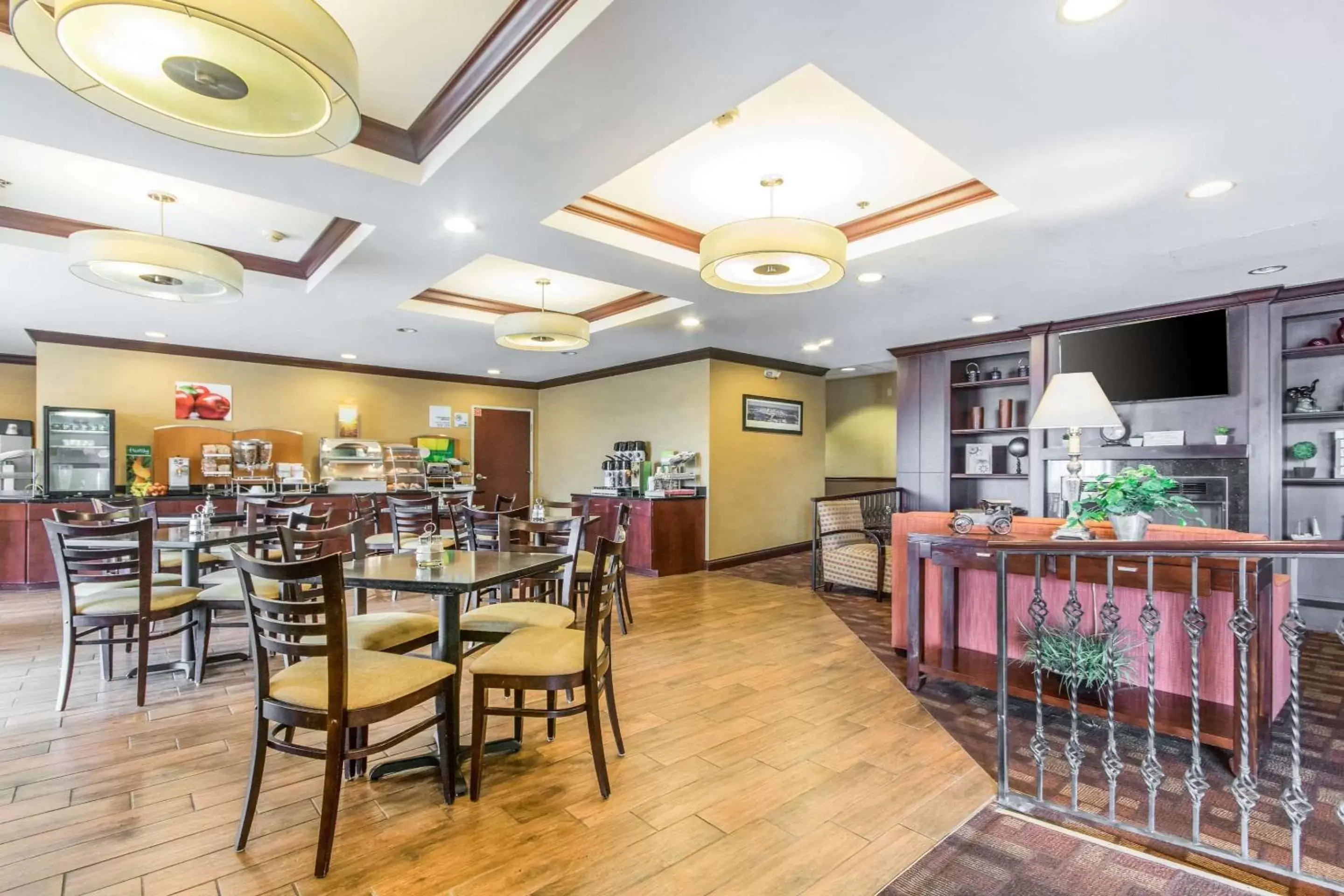 Restaurant/Places to Eat in Quality Inn & Suites