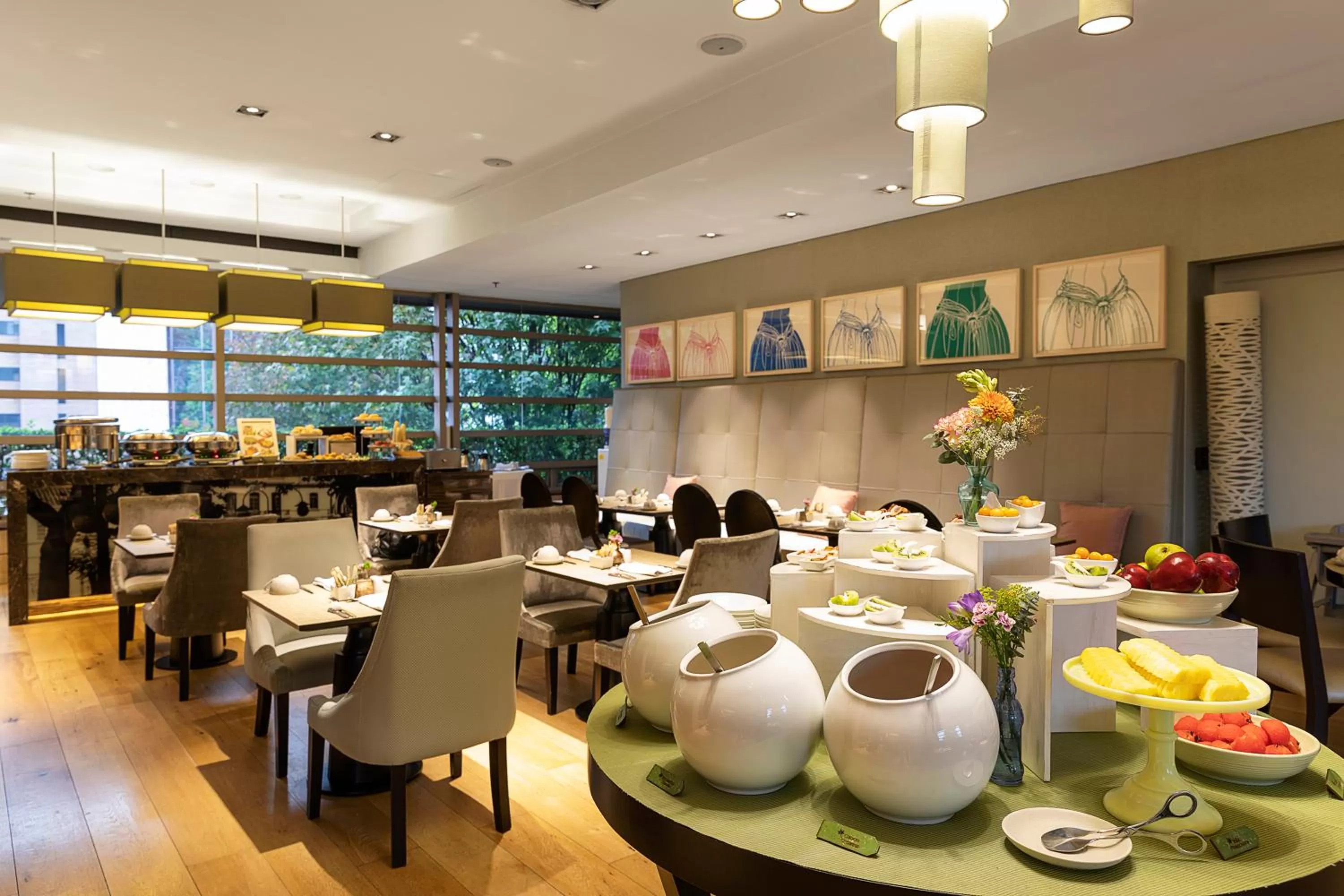 Restaurant/places to eat in EK Hotel By Preferred Hotels Group