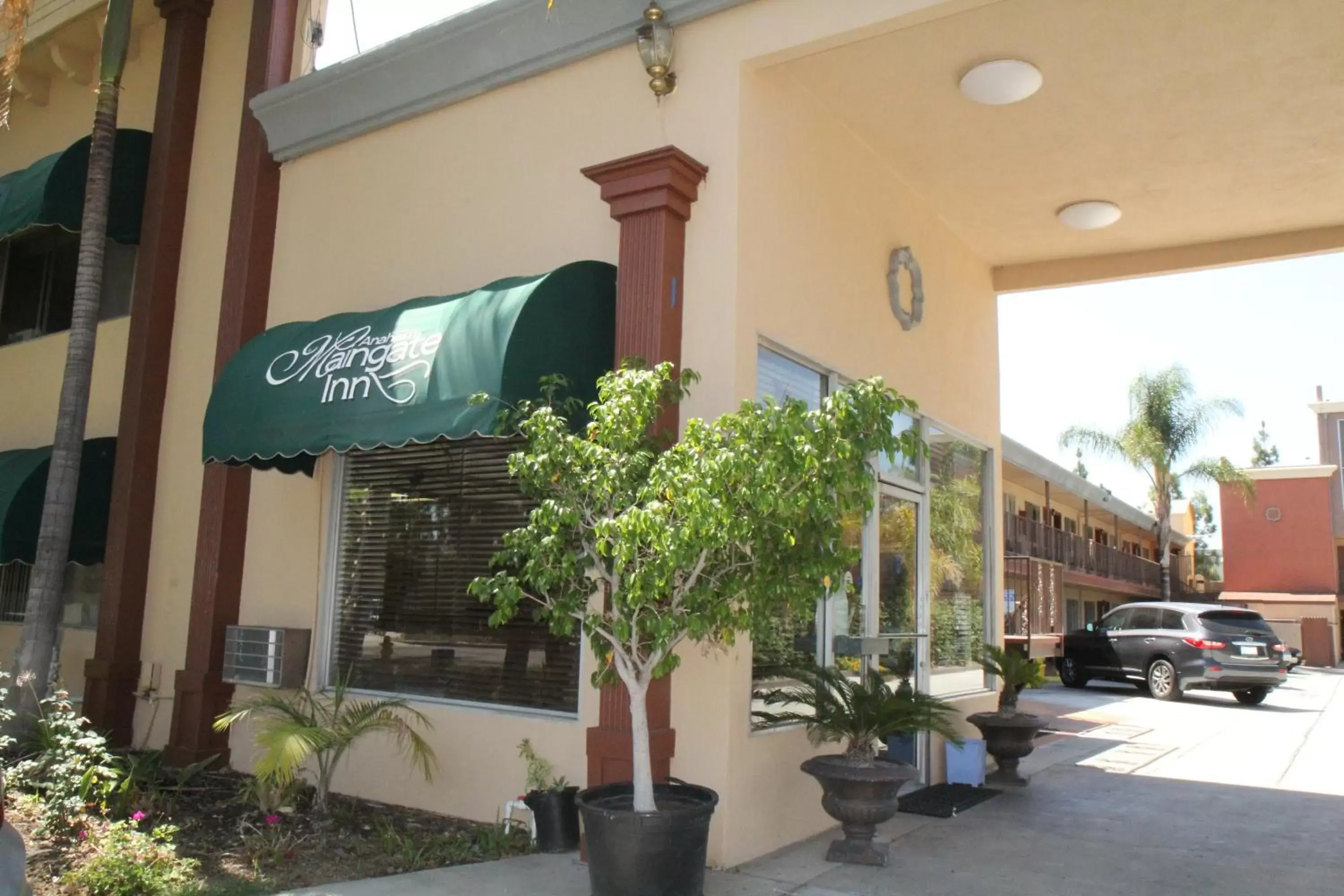 Facade/entrance, Property Building in Anaheim Maingate Inn