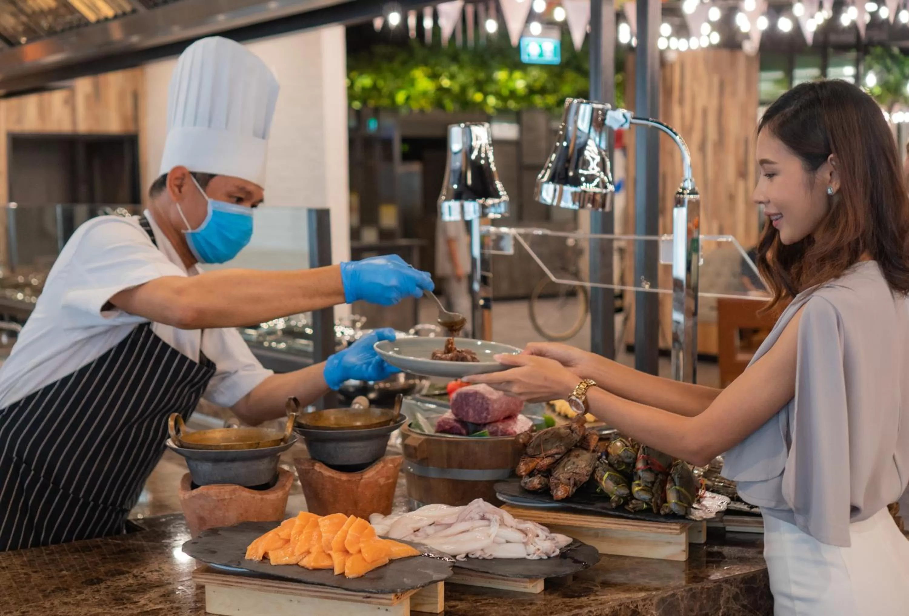 Staff in Novotel Bangkok on Siam Square
