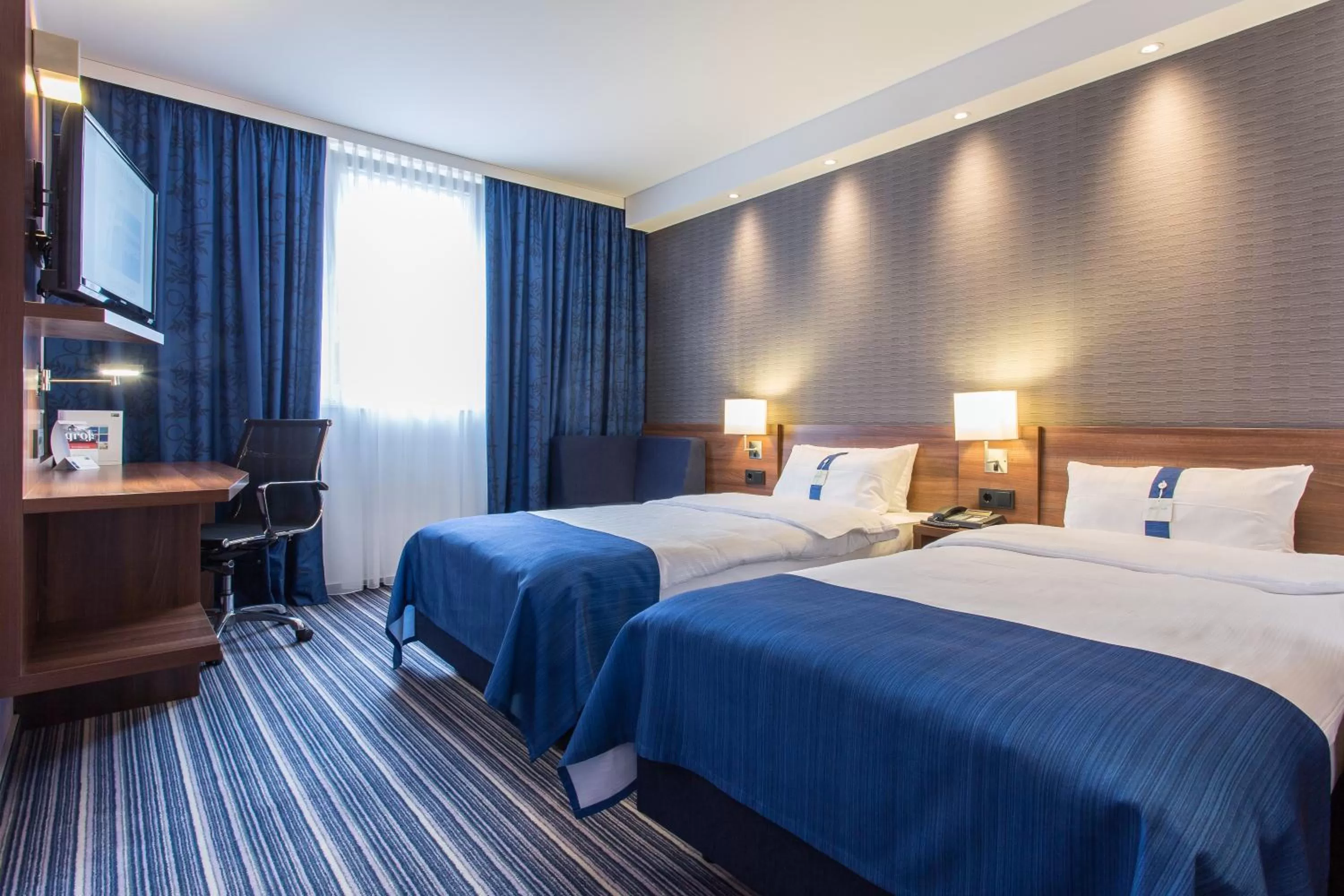 Photo of the whole room, Bed in Holiday Inn Express Neunkirchen by IHG