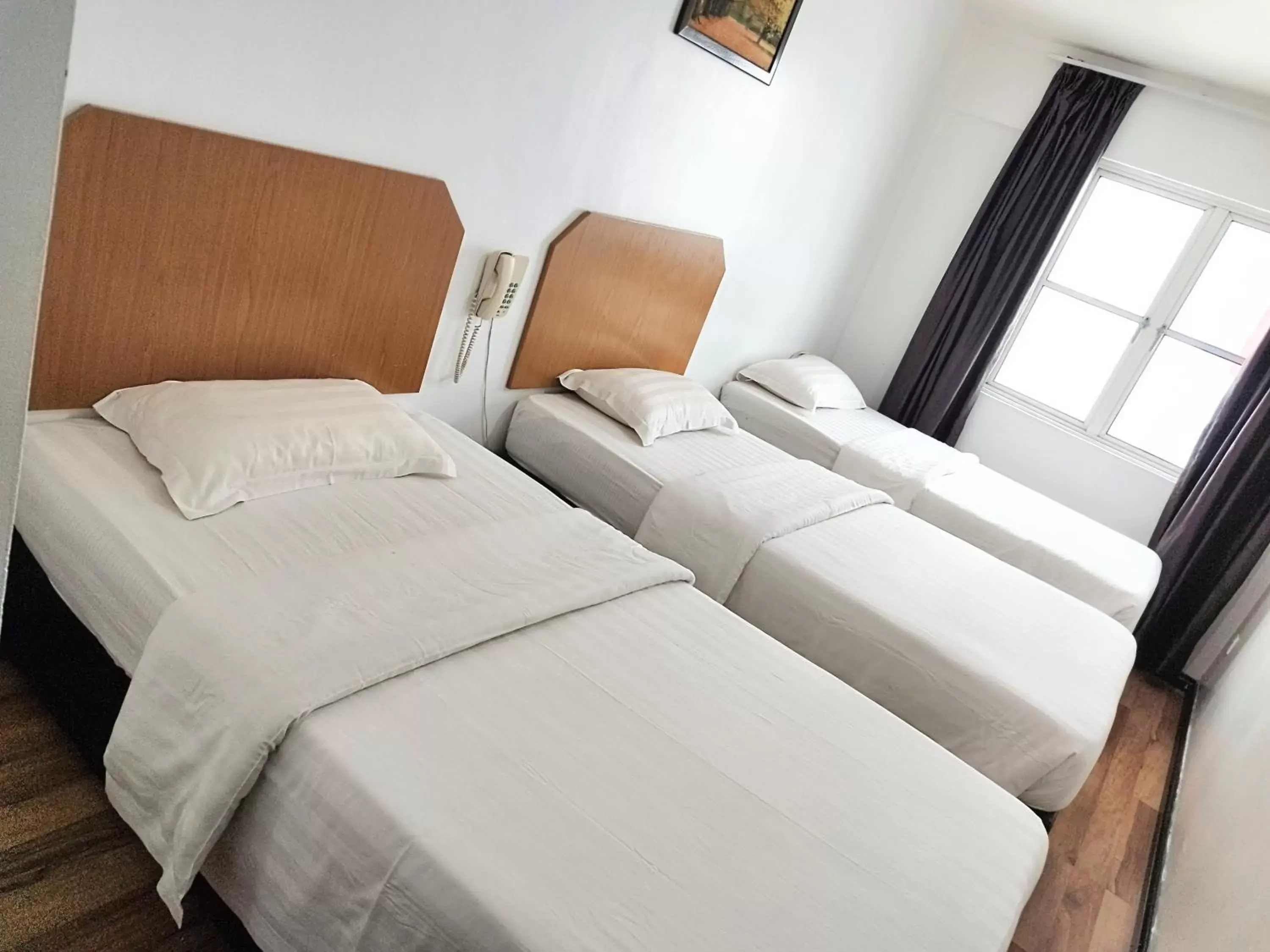 Basic Triple Room in Marine Bay Hotel Basic Triple Room in Marine Bay Hotel