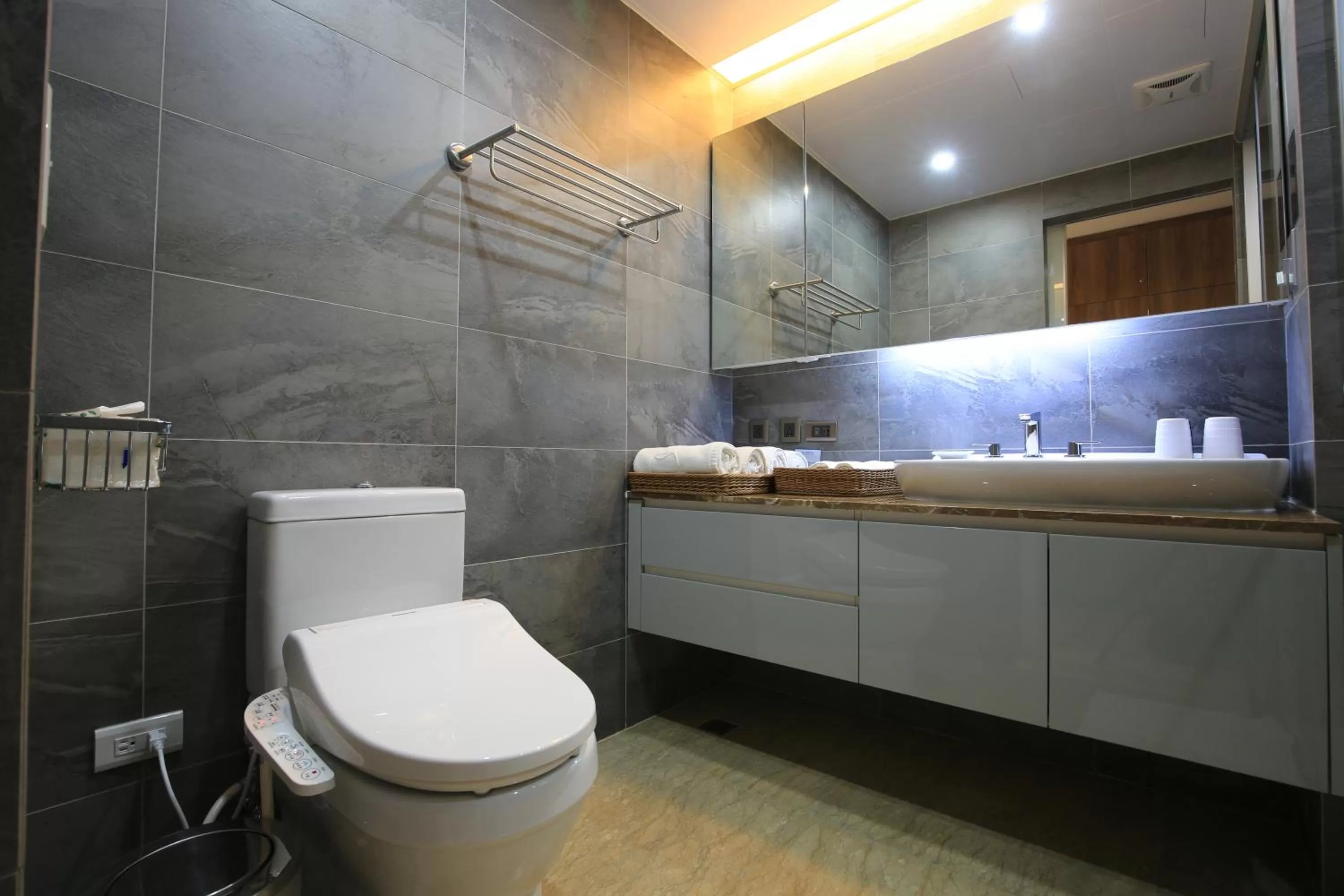 Bathroom in Darlon Hotel