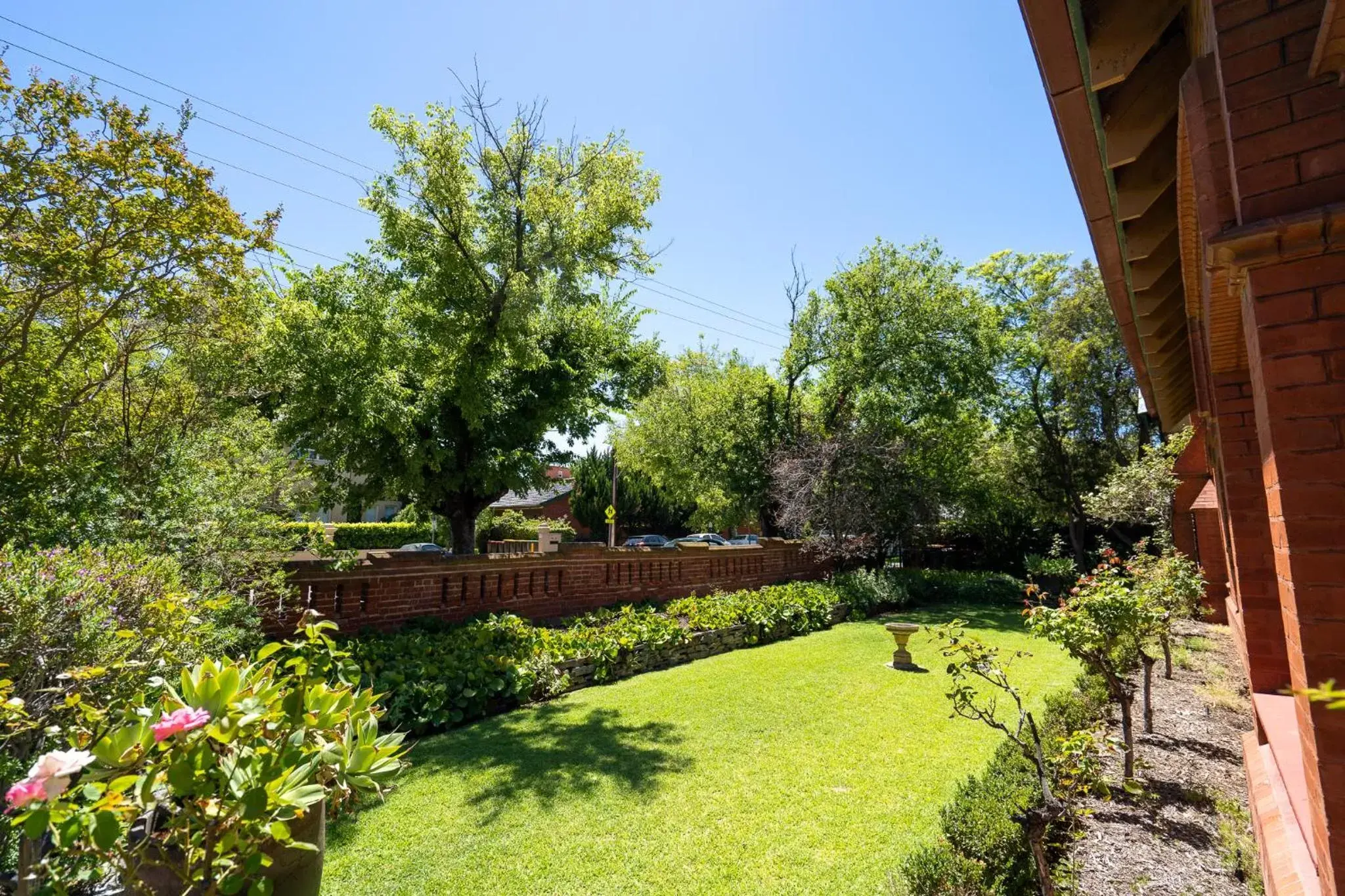 Property building, Garden in Buxton Manor