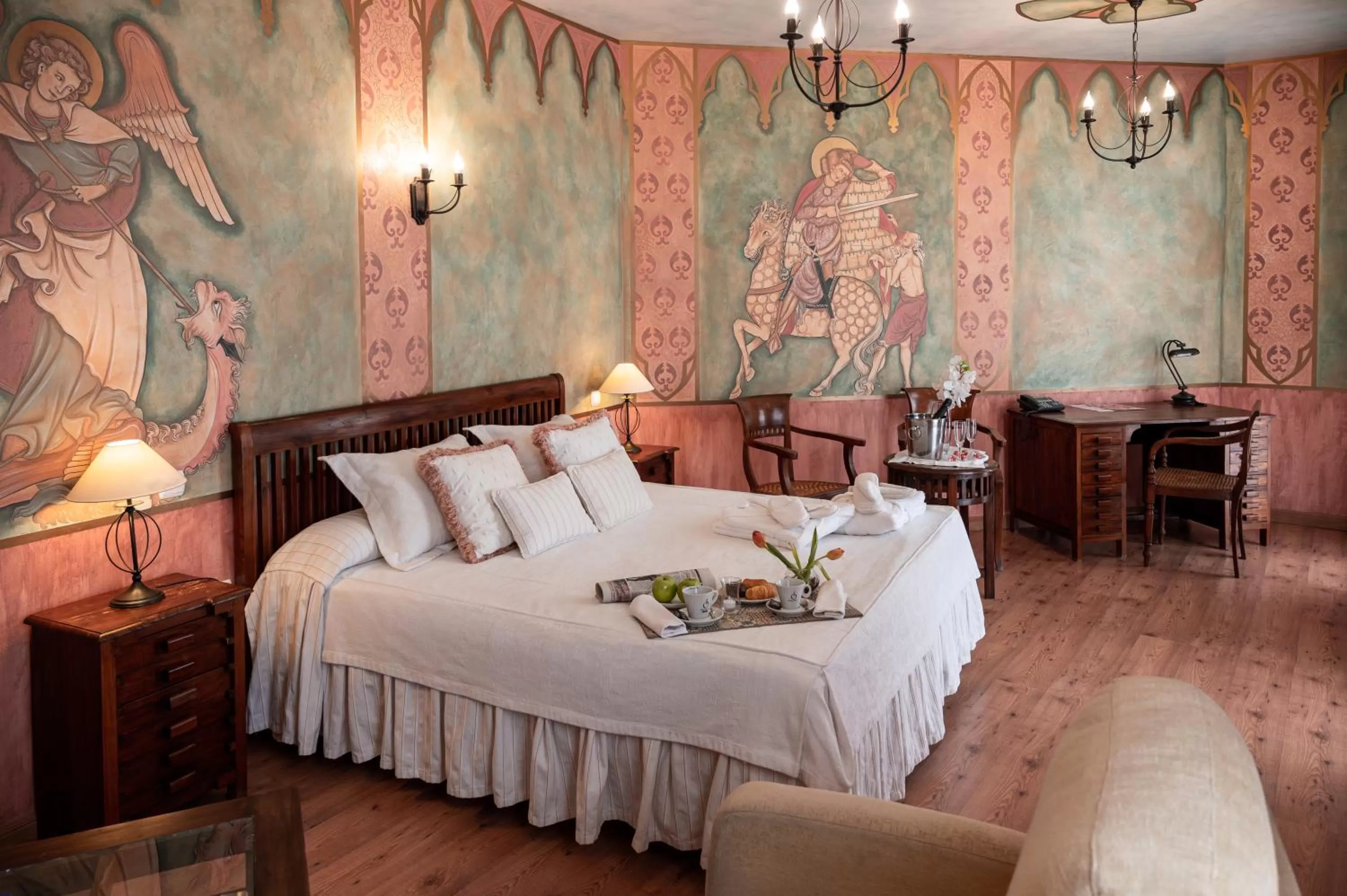 Photo of the whole room, Bed in Jardin de la Abadia, Arroyo de la Encomienda