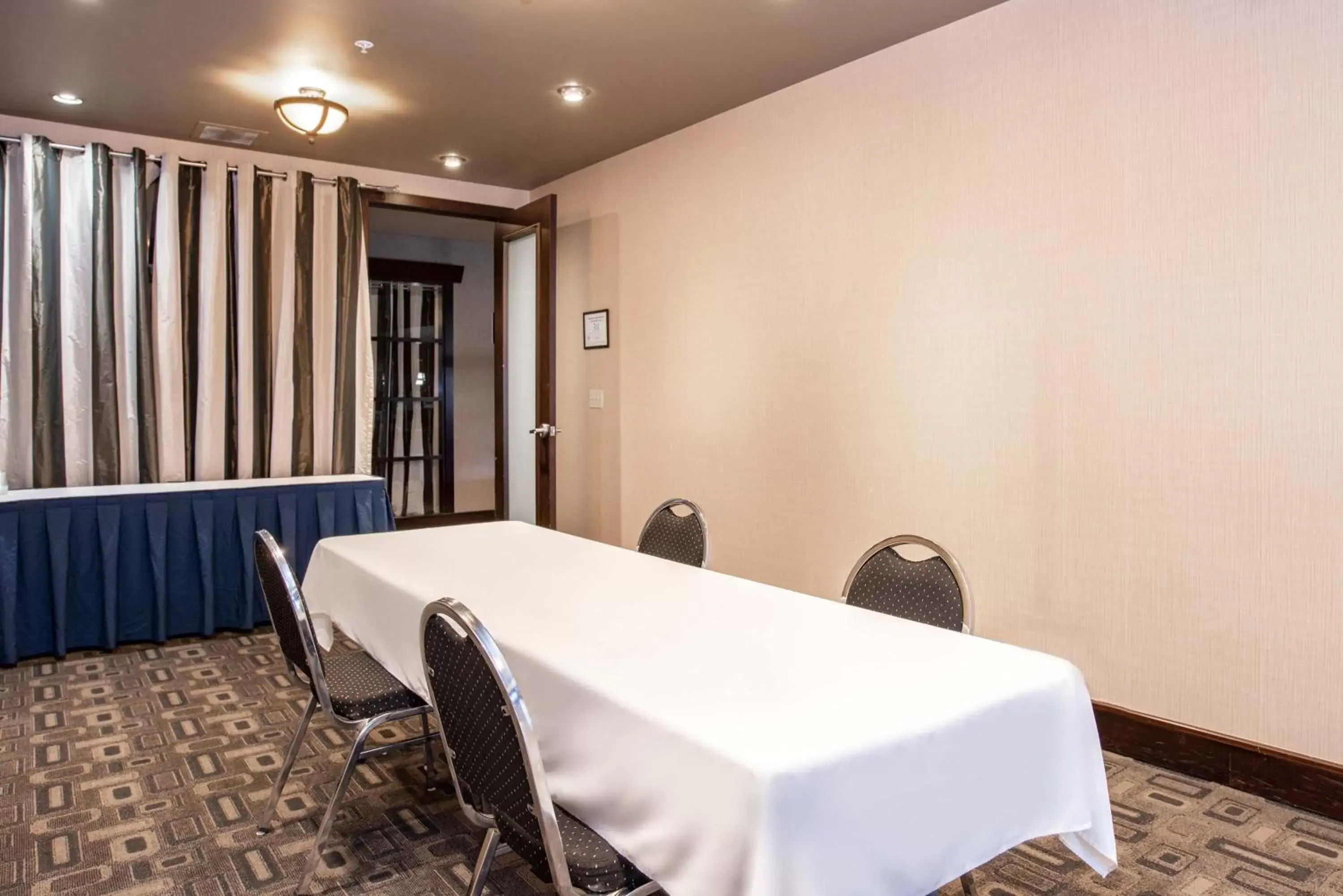 Meeting/conference room in Sandman Hotel Castlegar